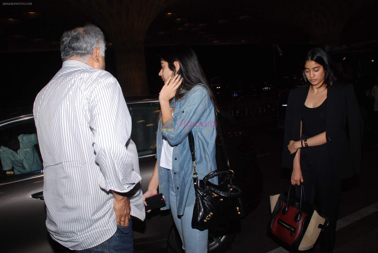 Boney Kapoor, Jhanvi Kapoor, Khushi Kapoor leave for IIFA on 4th June 2015