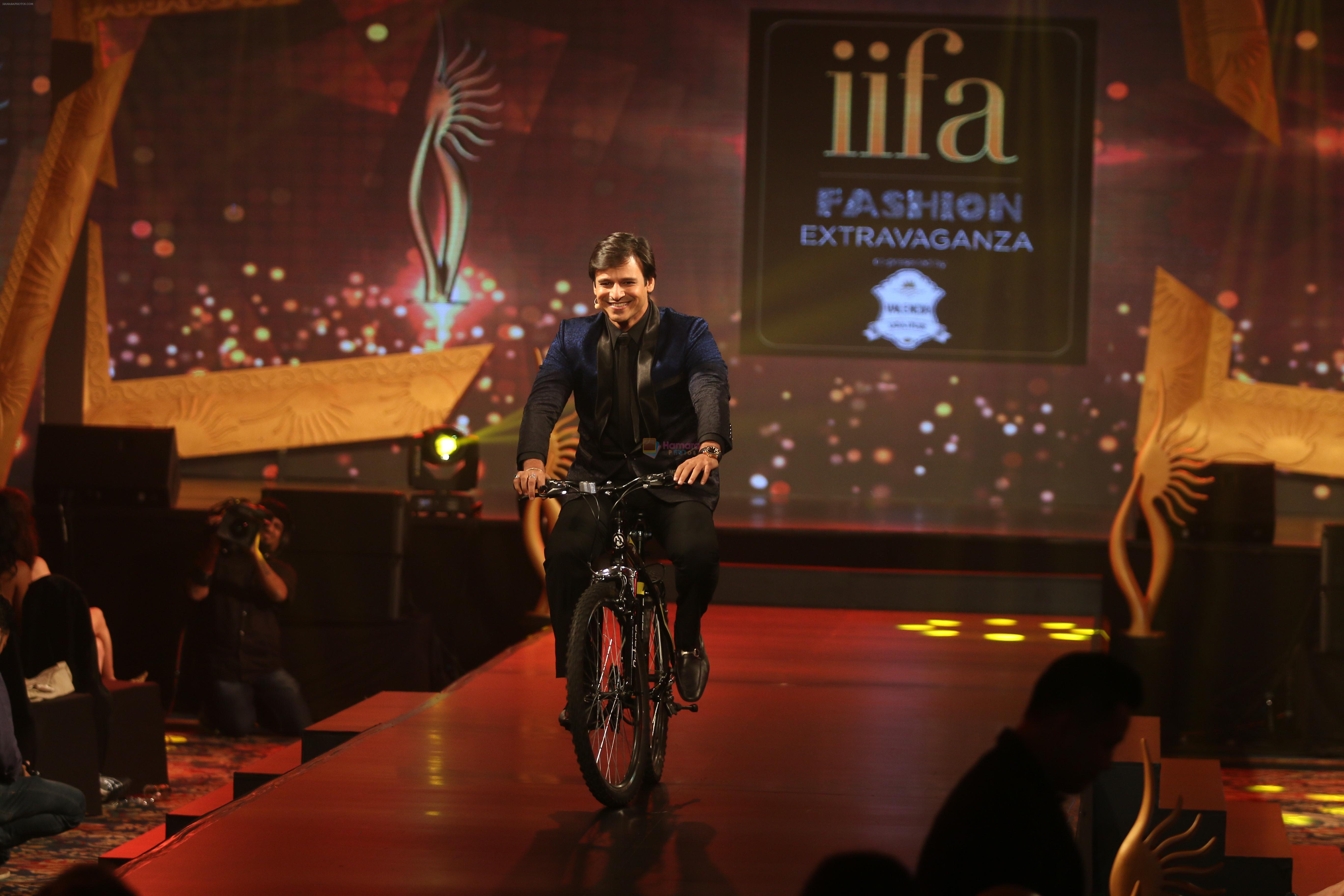 Vivek Oberoi at the IIFA Fashion Extravaganza