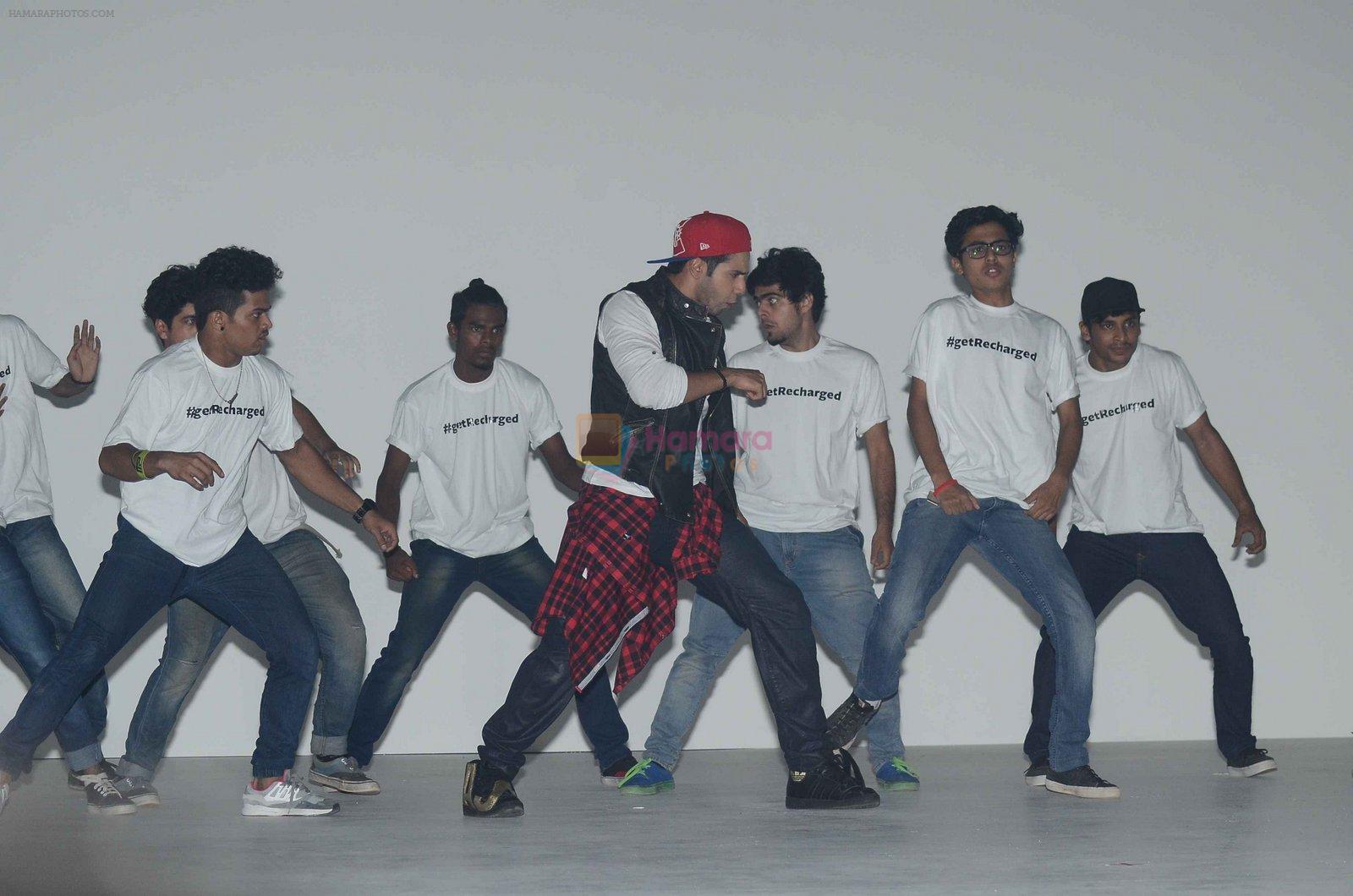 varun Dhawan's 4D music and dance performance in association with Pond's men and ABCD 2 in Byculla on 7th June 2015