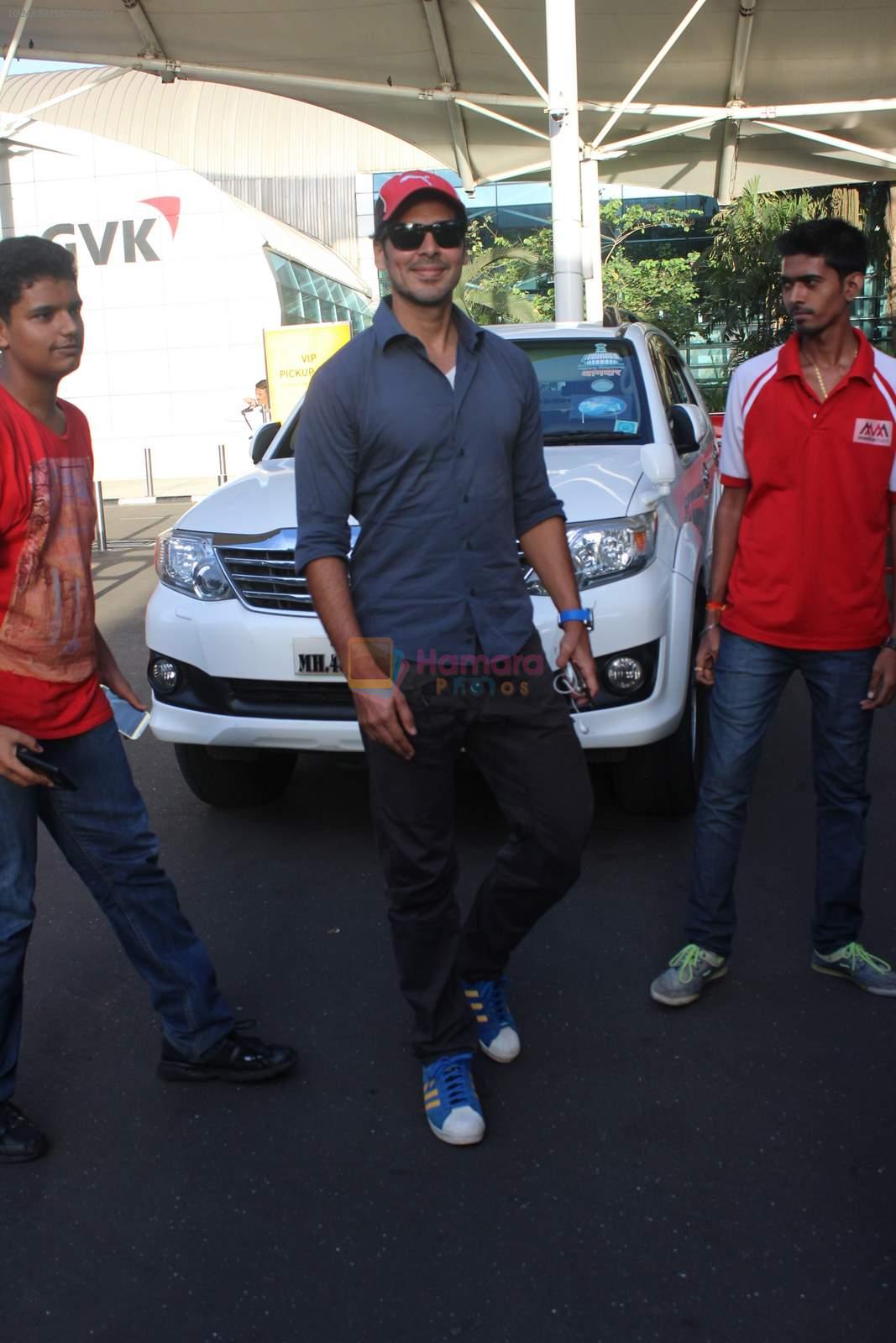 Dino Morea snapped at airport  on 10th June 2015