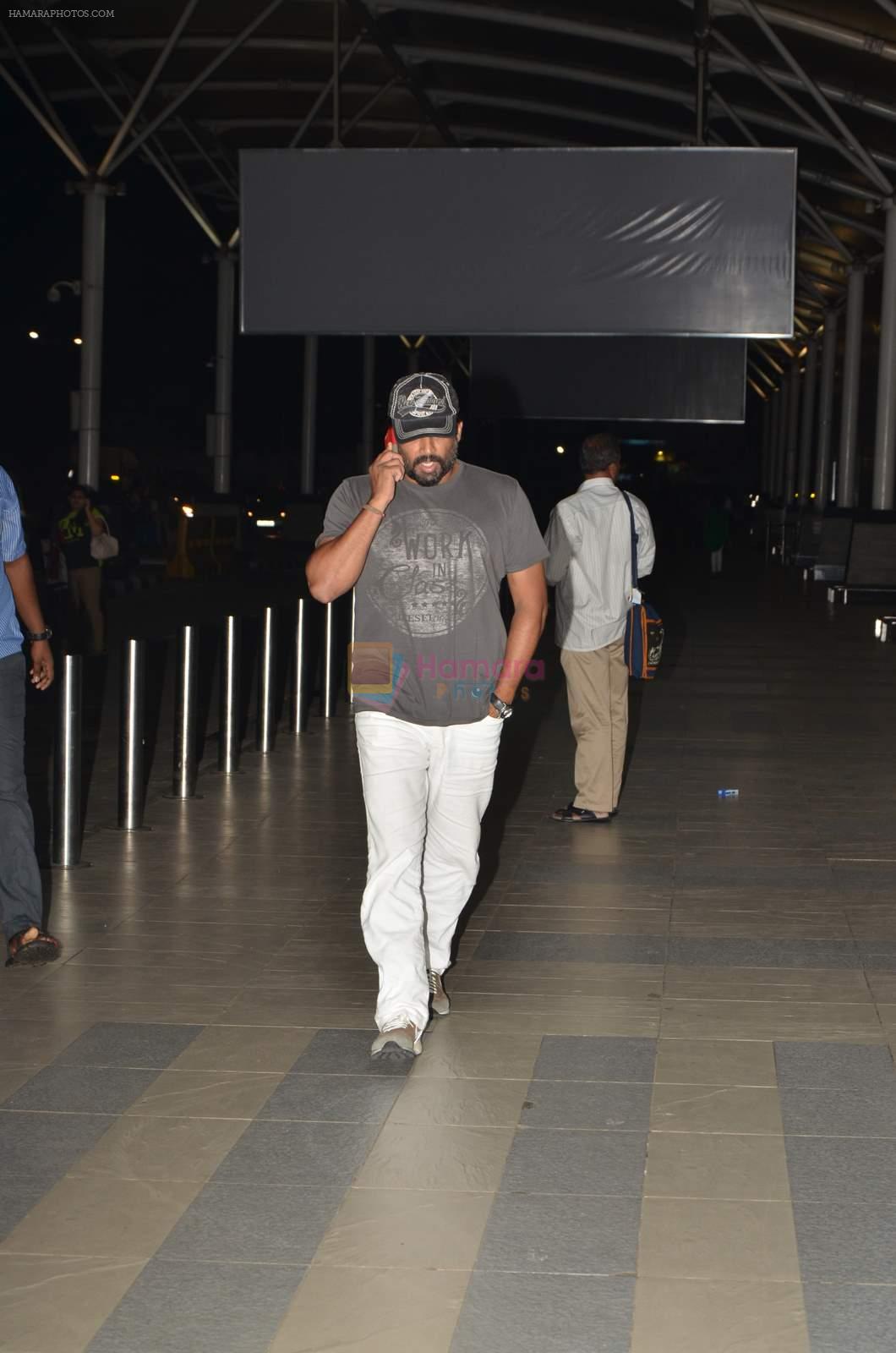 Madhavan snapped at the airport in Mumbai on 15th June 2015