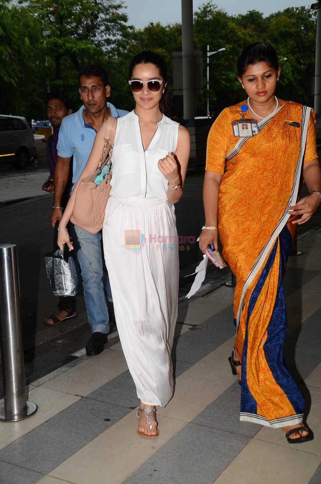 Shraddha Kapoor snapped at airport as she leaves for Chandigarh on 15th June 2015