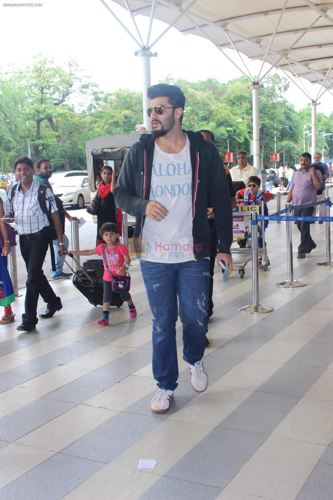Arjun Kapoor snapped at early morning International airport in Mumbai on 16th June 2015