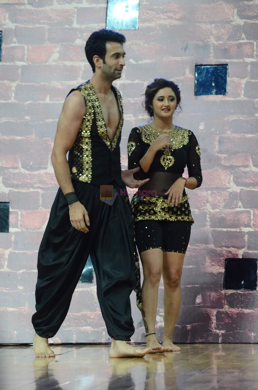 Rashmi Desai, Nandish Sandhu on the sets of Nach Baliye on 17th June 2015