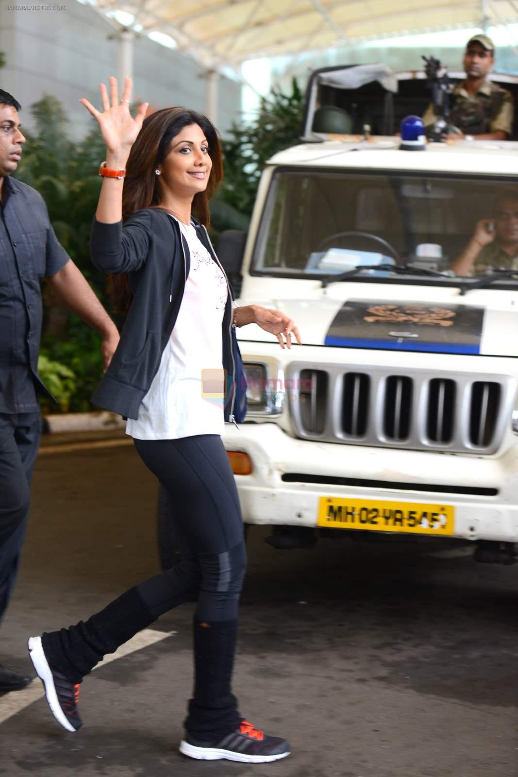Shilpa Shetty snapped at airport as she returns from Bangalore in Domestic Airport on 21st June 2015