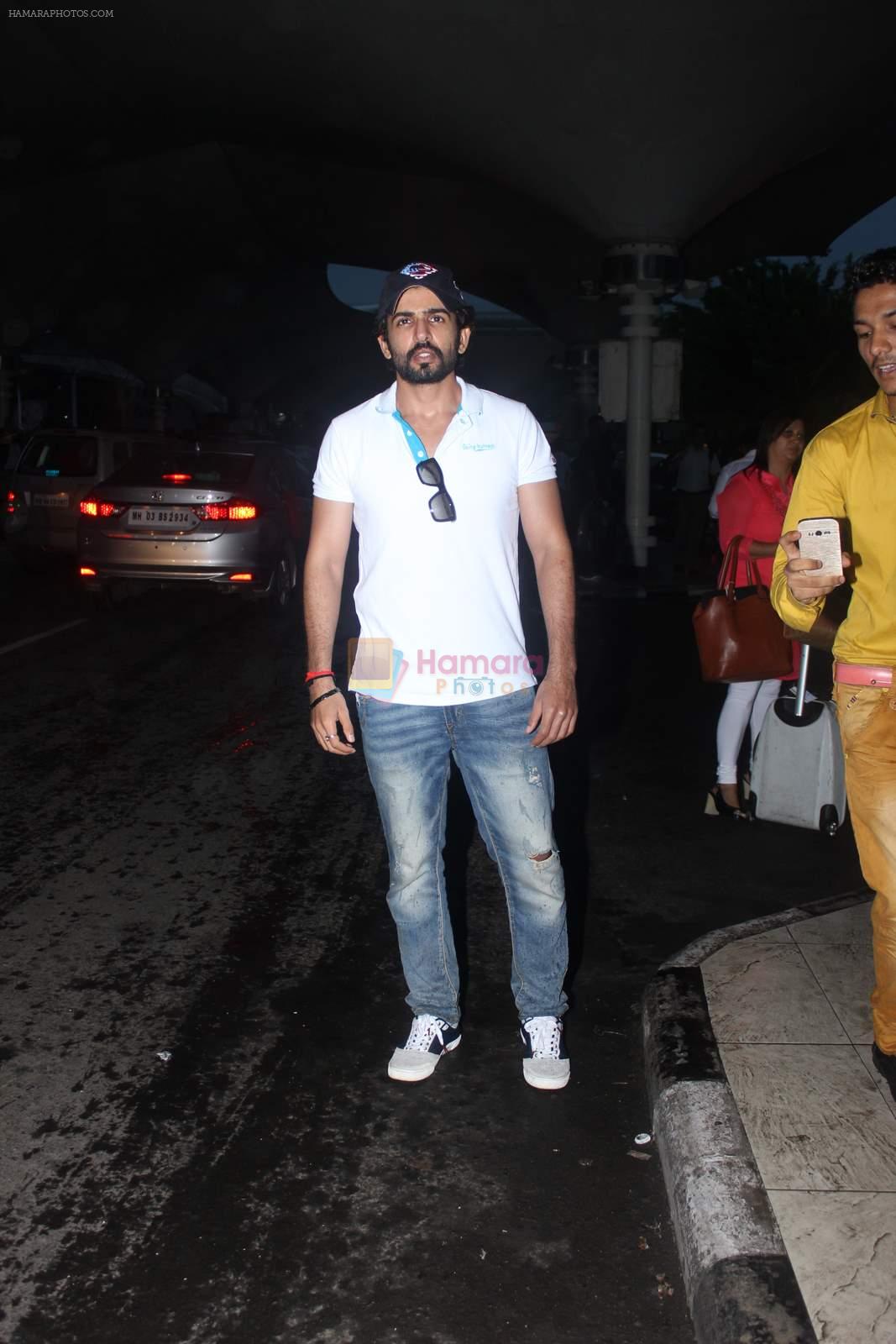 Jay Bhanushali snapped at domestic airport in Mumbai on 22nd June 2015