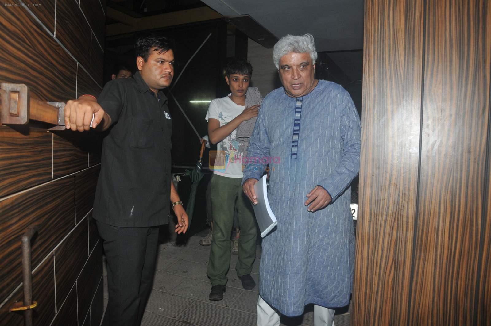 Javed Akhtar, Farhan spotted at Aamir Khan's house on 26th June 2015