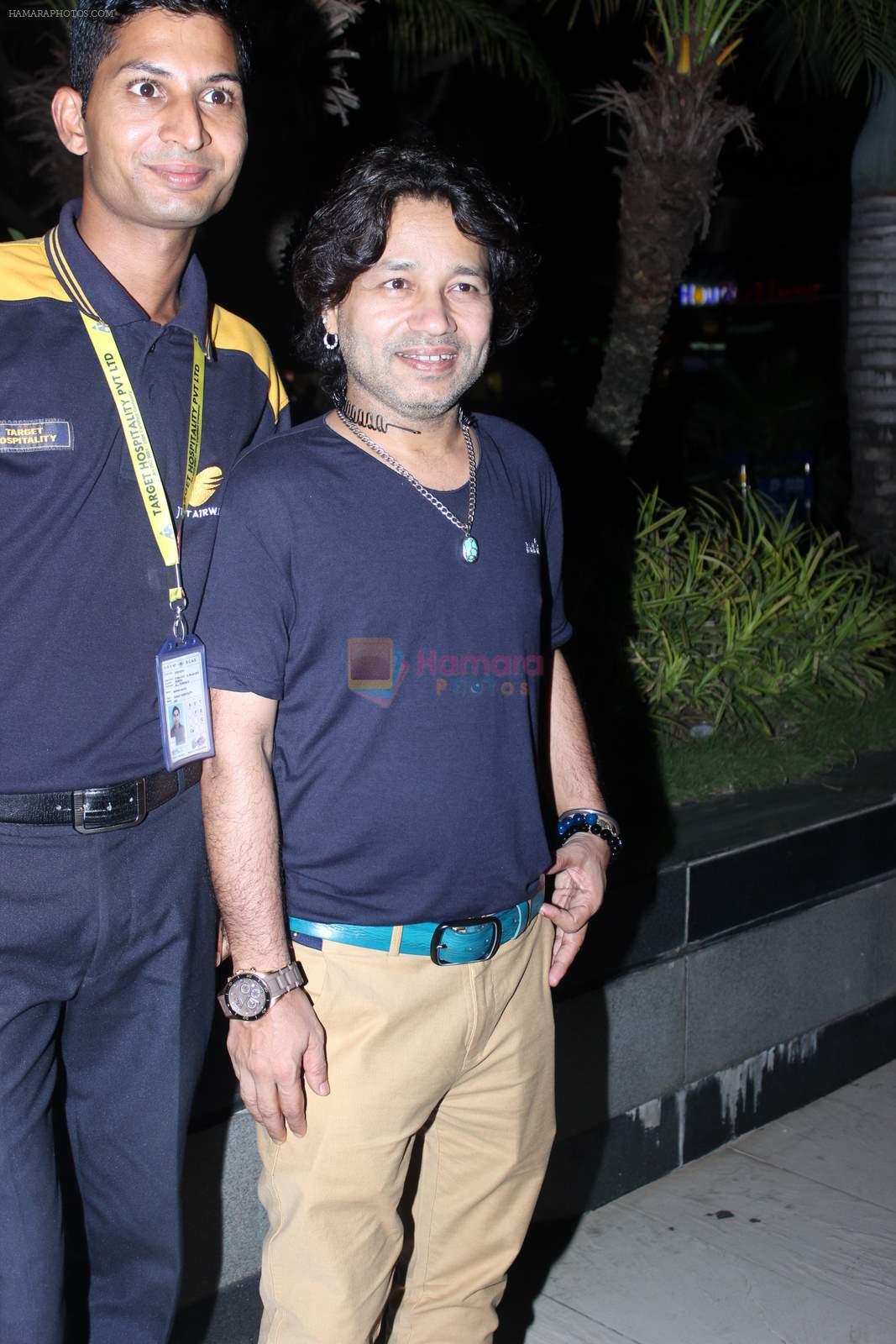 Kailash Kher snapped at airport in Mumbai on 26th June 2015