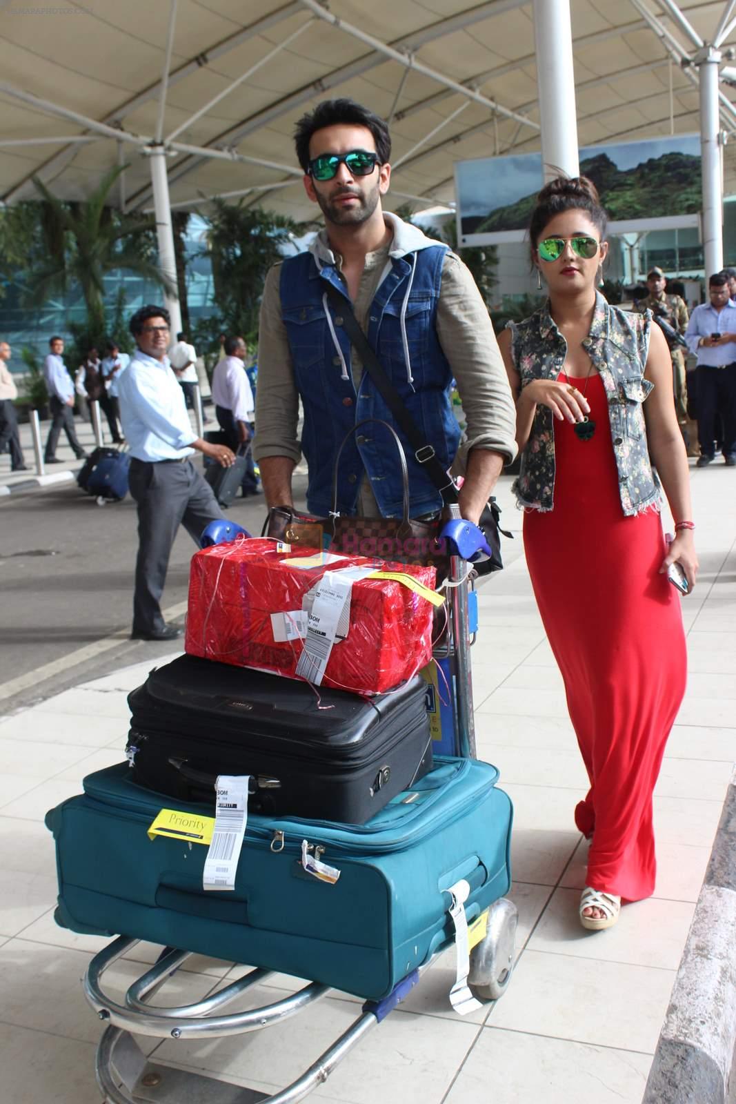 Rashmi desai, nandish Sandhu snapped at airport in Mumbai on 26th June 2015