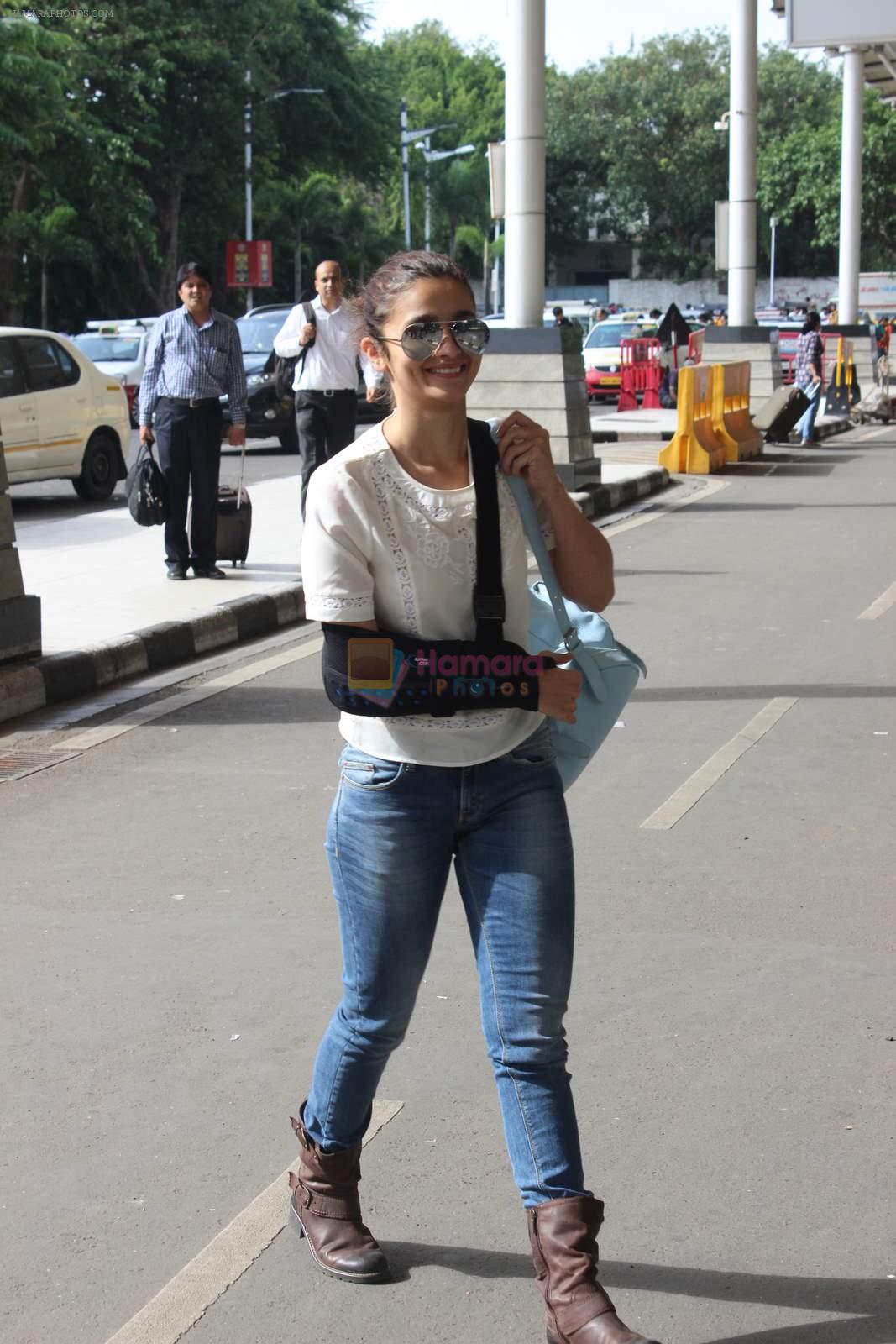 Alia Bhatt leaves for Conoor on 1st July 2015