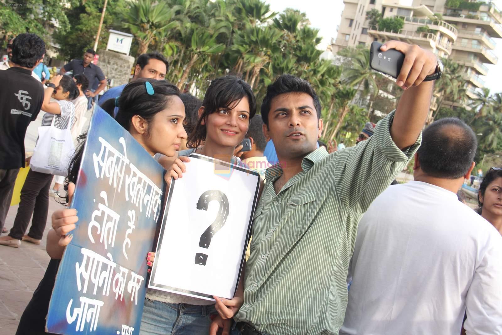 supports the FTII cause and joins the protest at carter road on 2nd July 2015