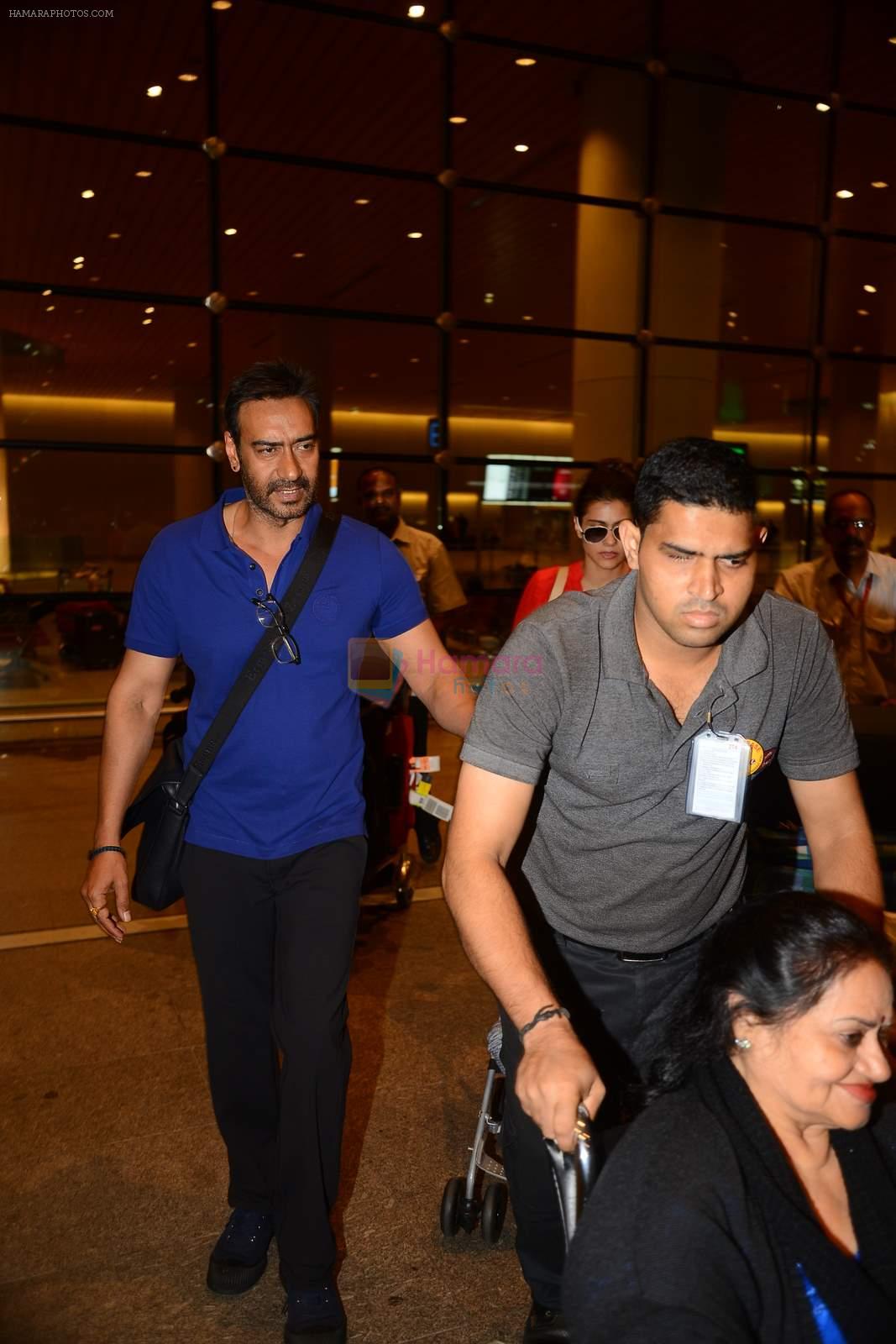 Ajay Devgan return from London along with mom and kids on 2nd july 2015