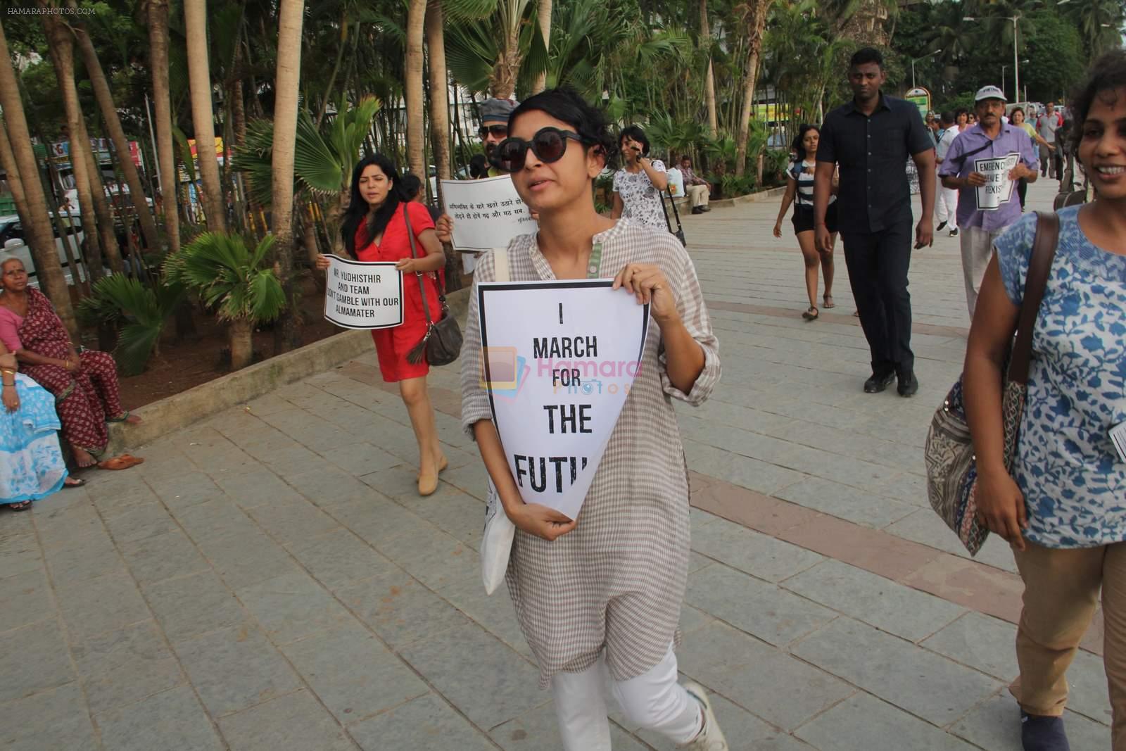 Kiran rao supports the FTII cause and joins the protest at carter road on 2nd July 2015