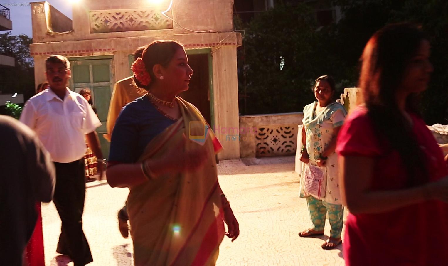 Shabana Azmi alongwith Crew members at Iftaar party during the shoot of Surani Pictures  _Chalk N Duster_.1