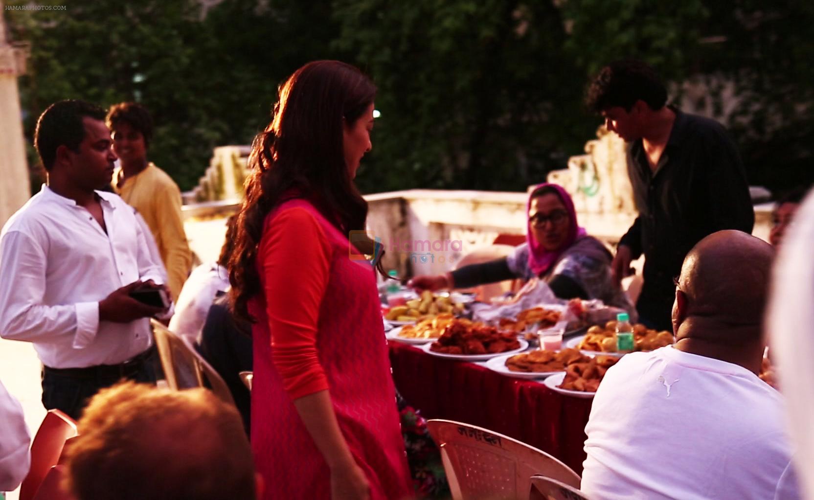 Juhi Chawla alongwith Crew members at Iftaar party during the shoot of Surani Pictures  _Chalk N Duster_.