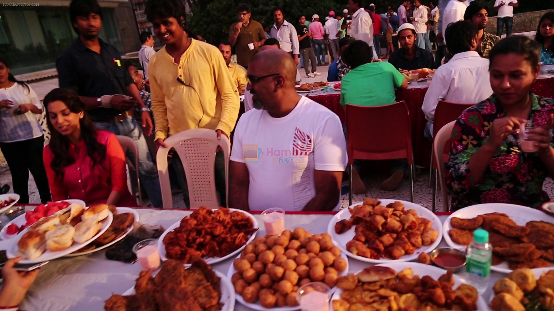 Juhi Chawla alongwith Crew members at Iftaar party during the shoot of Surani Pictures  _Chalk N Duster_.4