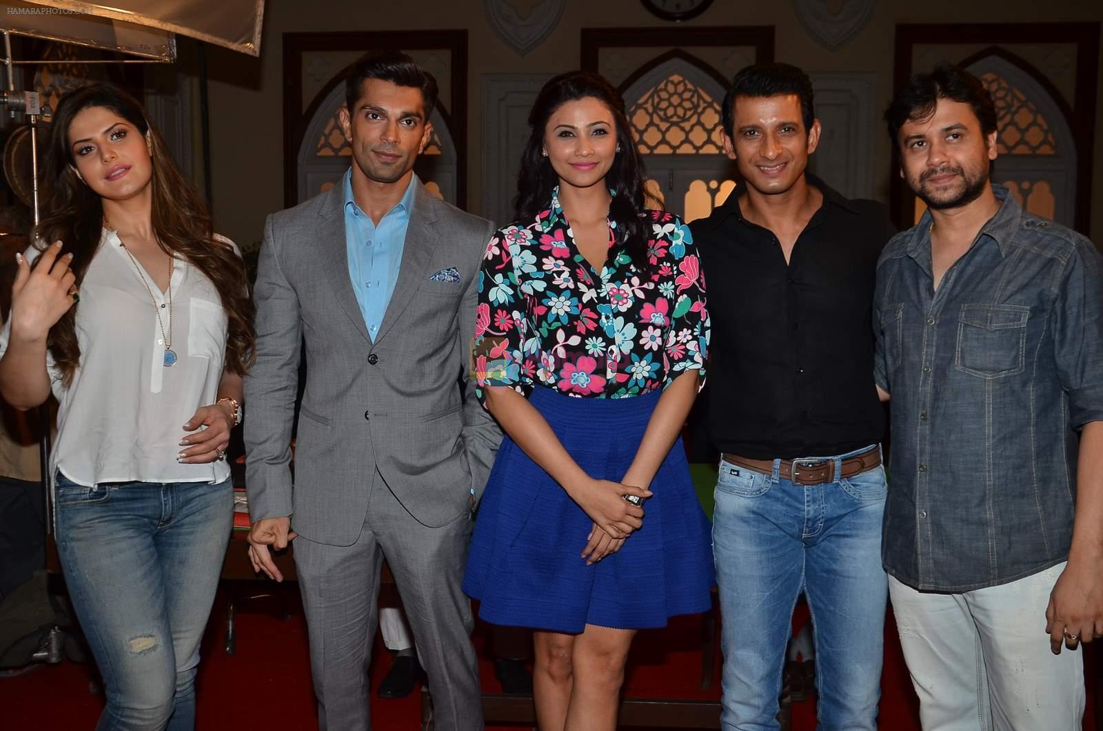 Daisy Shah, Zarine Khan, Sharman Joshi and Karan Singh at Hate Story 3 on location in Mumbai on 6th July 2015