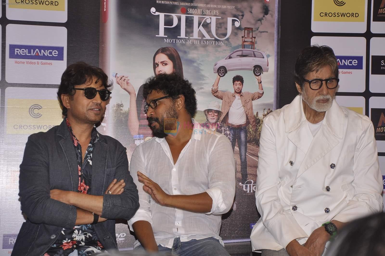 Amitabh Bachchan, Irrfan Khan, Shoojit Sircar at Piku dvd launch in Mumbai on 8th July 2015