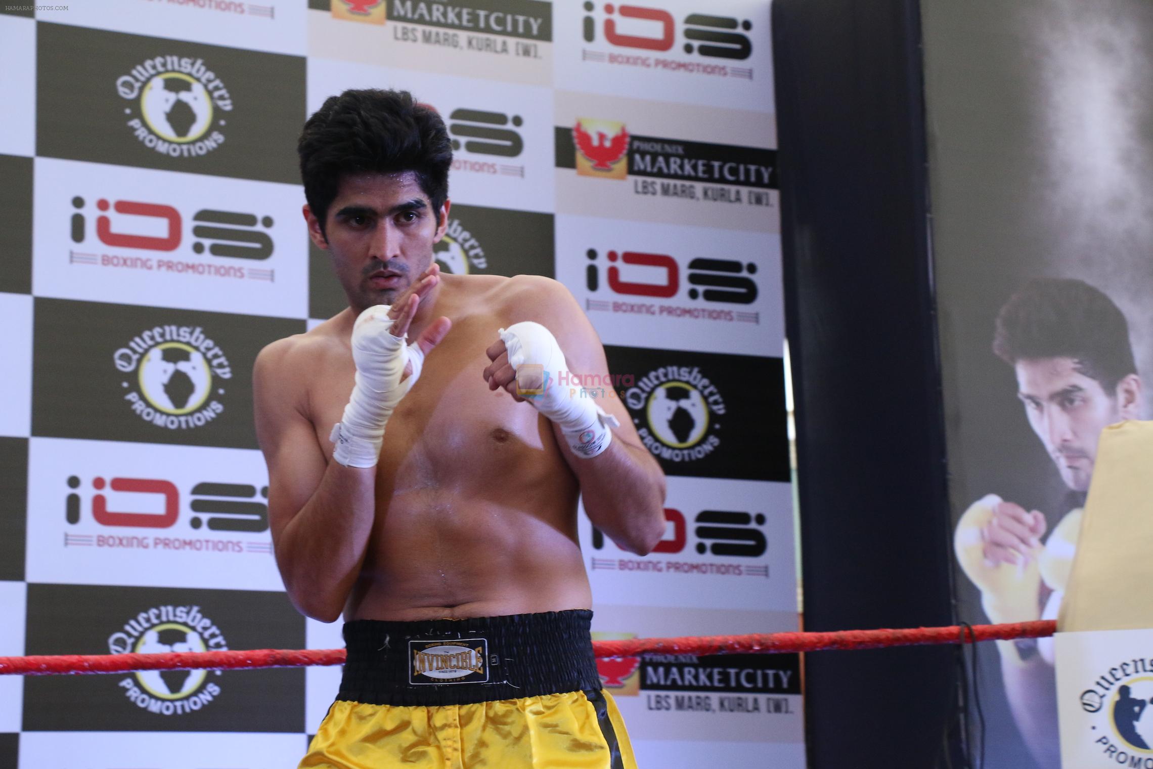 Vijender Singh was seen LIVE in practice with Globally Acclaimed Champion Trainer Lee Beard in Mumbai on 15th July 2015
