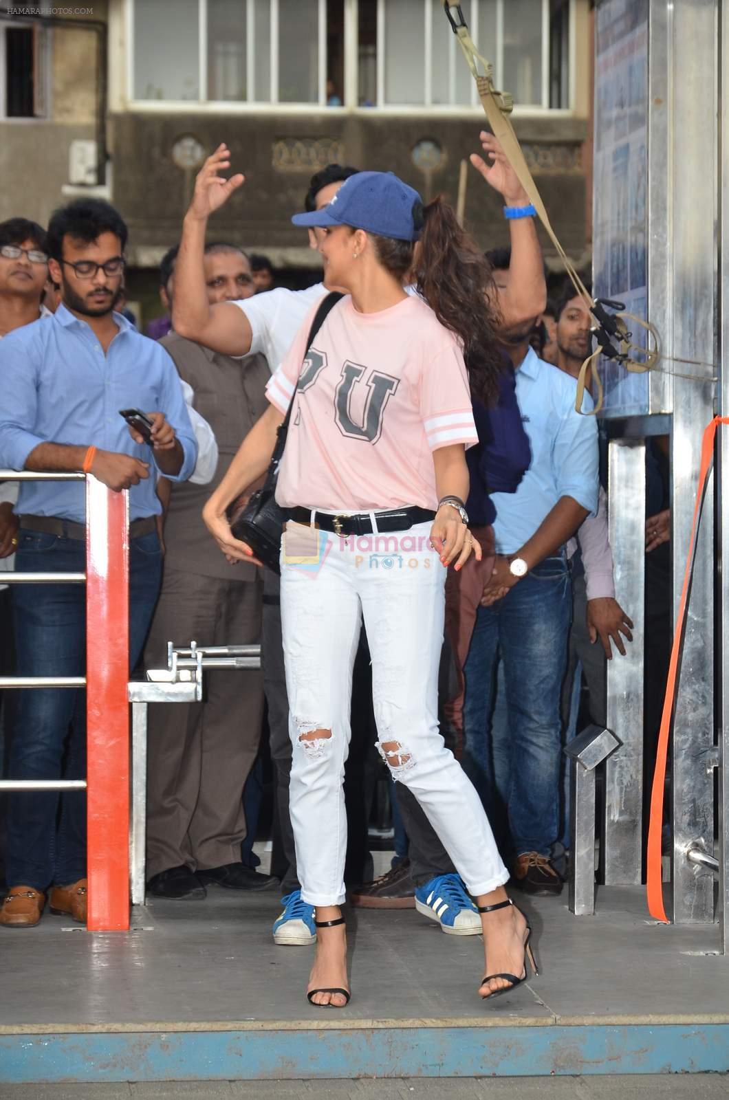 Jacqueline Fernandez at Dino Morea's free public gym launch in marine Drive on 15th July 2015