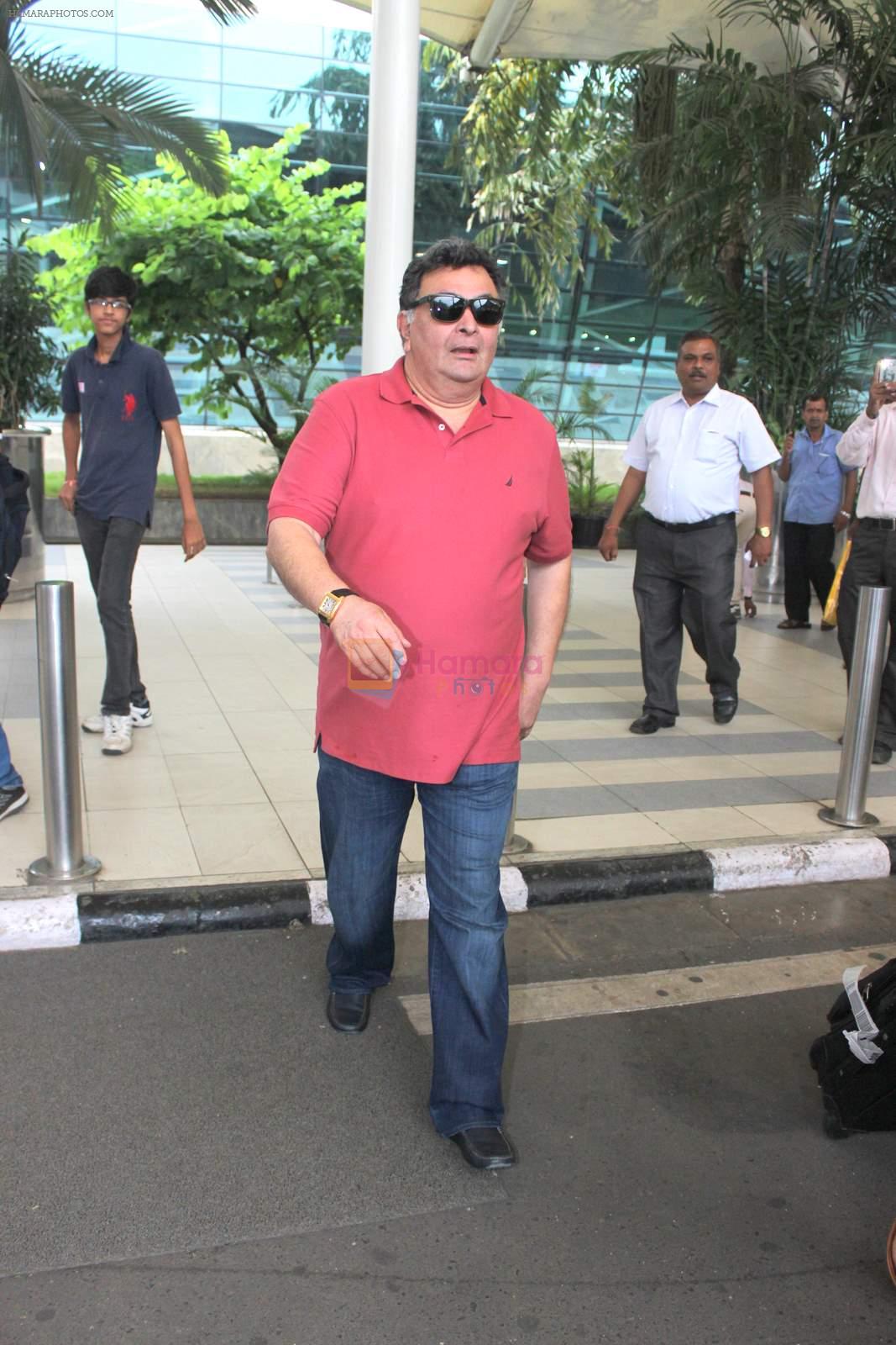 Rishi Kapoor snapped at Mumbai, airport on 20th July 2015