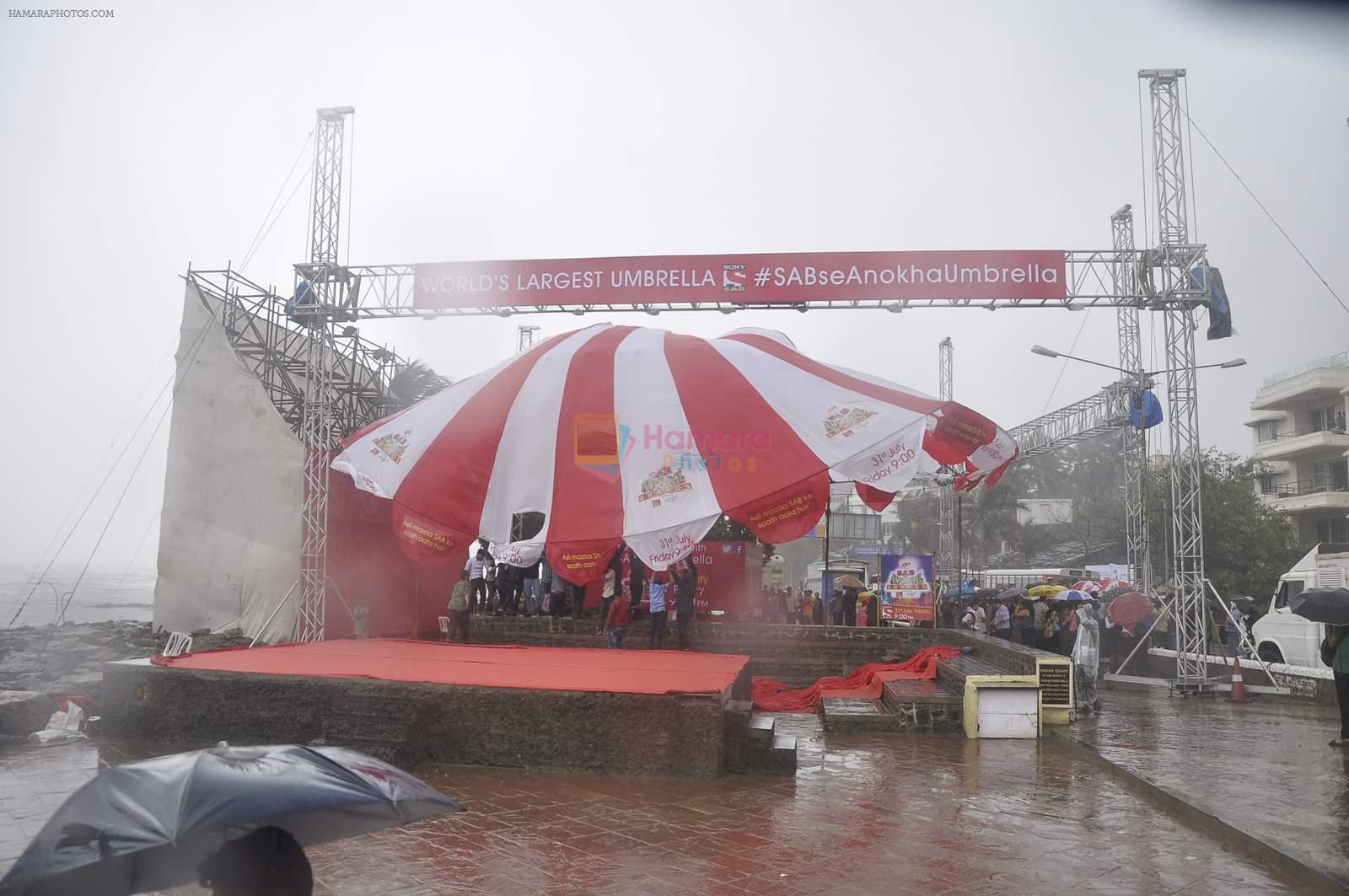 at Sab Se Bada largest umbrella in Carter Road on 23rd July 2015