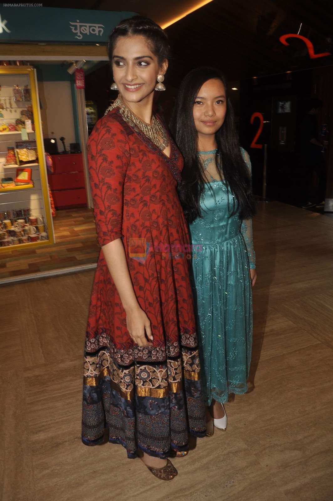 Kymsleen Kholie, Sonam Kapoor at the Premiere of Aisa Yeh Jahaan in PVR on 23rd July 2015