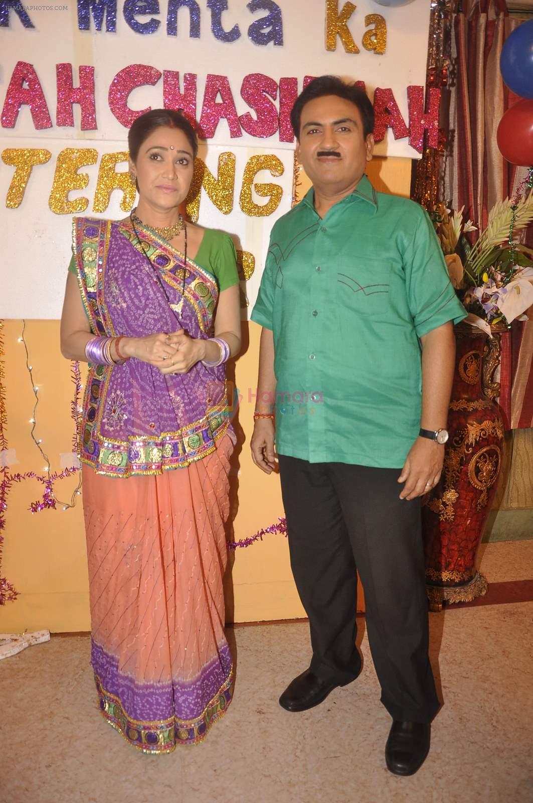 Dilip Joshi, Disha Vakani at taarak mehta ka ooltah chashmah celebrates 8 years in Kandivli on 27th July 2015