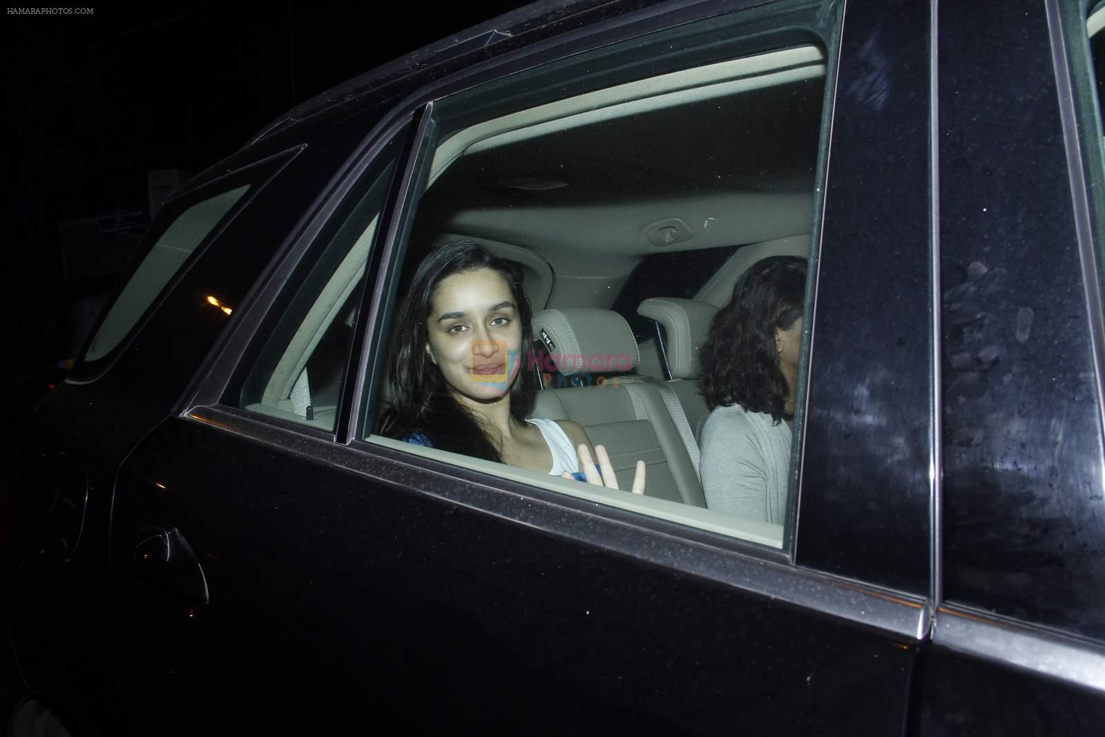 Shraddha Kapoor snapped with sister Tejaswani in Le Sutra on 27th July 2015