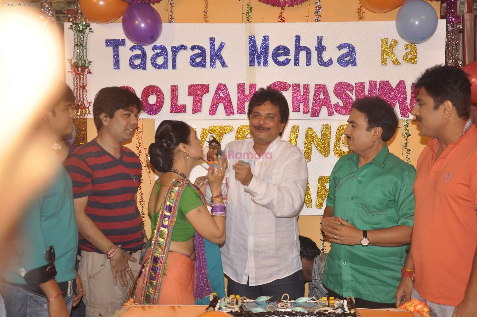Dilip Joshi, Disha Vakani at taarak mehta ka ooltah chashmah celebrates 8 years in Kandivli on 27th July 2015