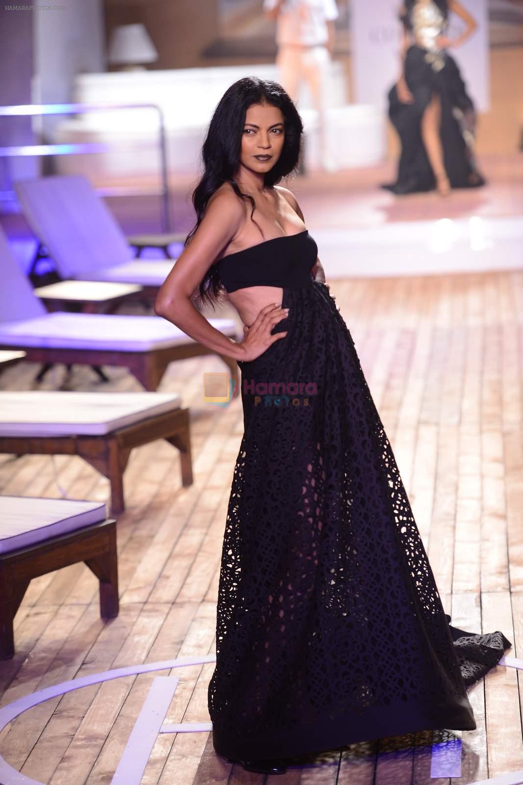 Model walk the ramp for Monisha Jaising Show at AICW 2015 Day 3 on 31st July 2015