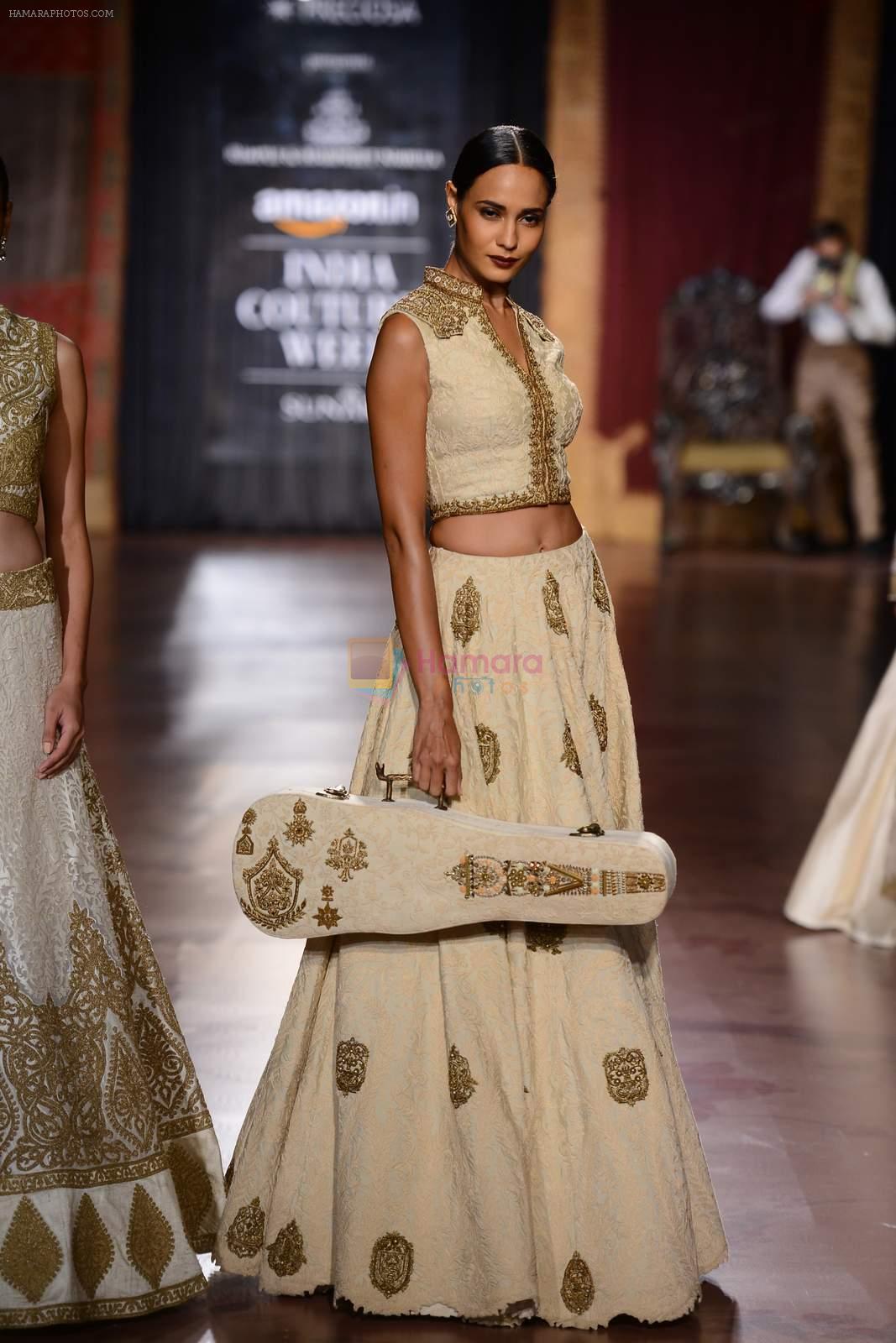 Model walk for Harpreet and Rimple Narula Show at India Couture Week 2015 on 1st Aug 2015