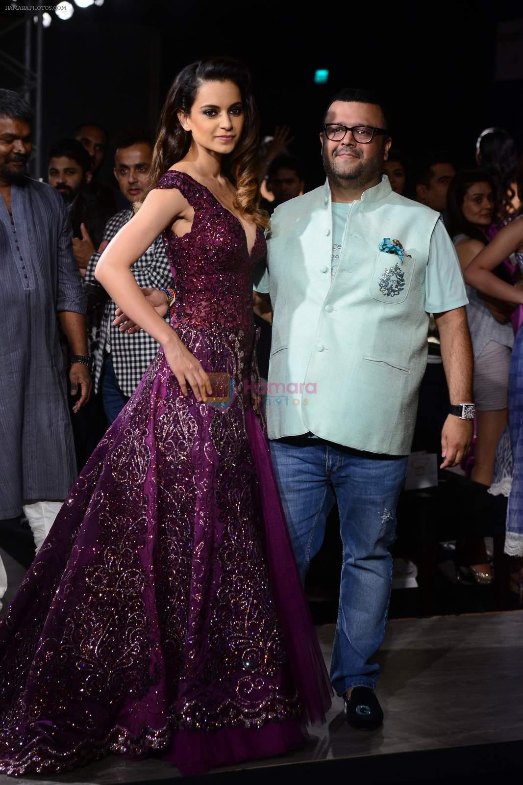 Kangana Ranaut walk for Manav Gangwani Show at India Couture Week 2015 Day 5 on 1st Aug 2015
