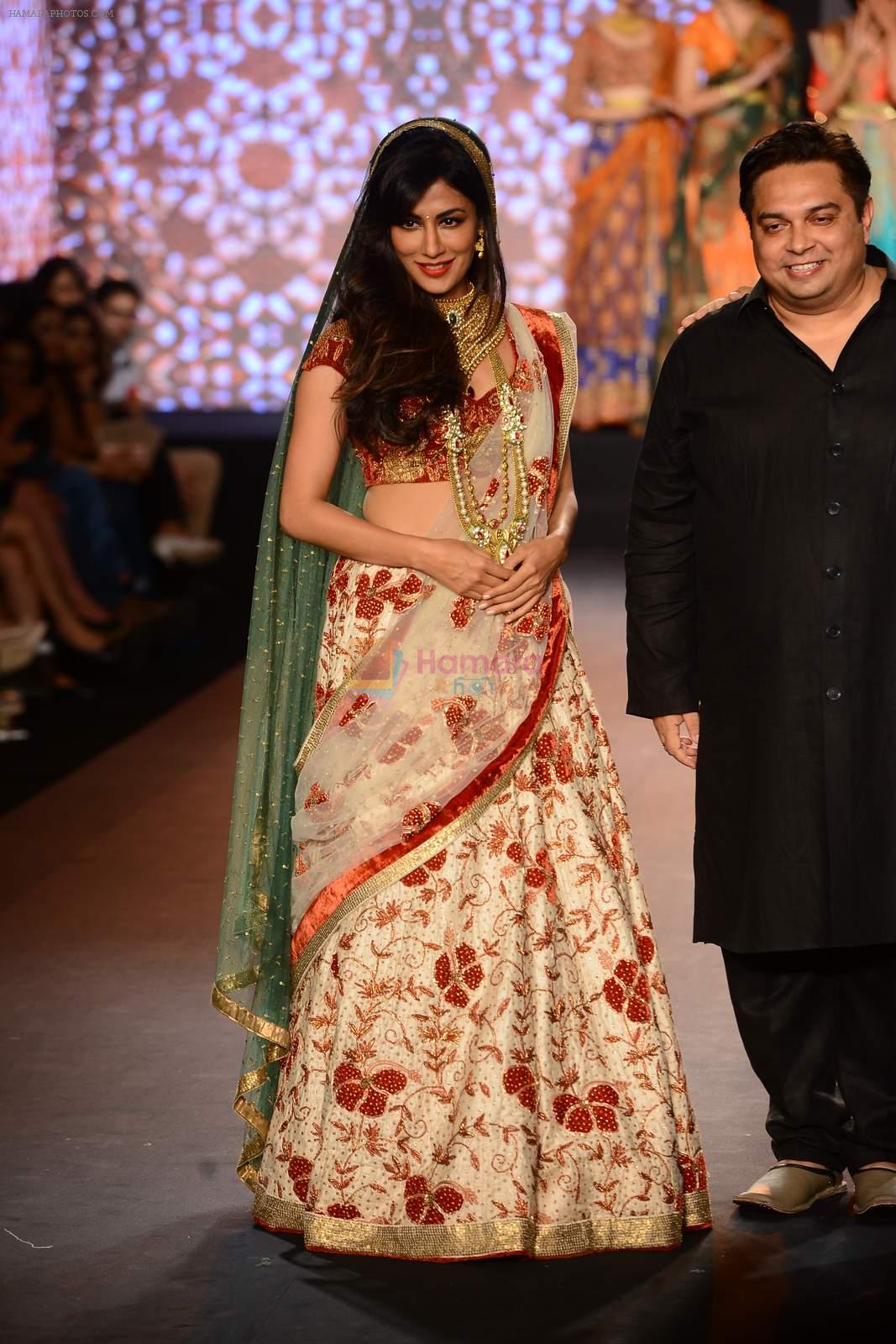 Chitrangada Singh walk for Debarun Show at India Couture Week 2015 on 1st Aug 2015