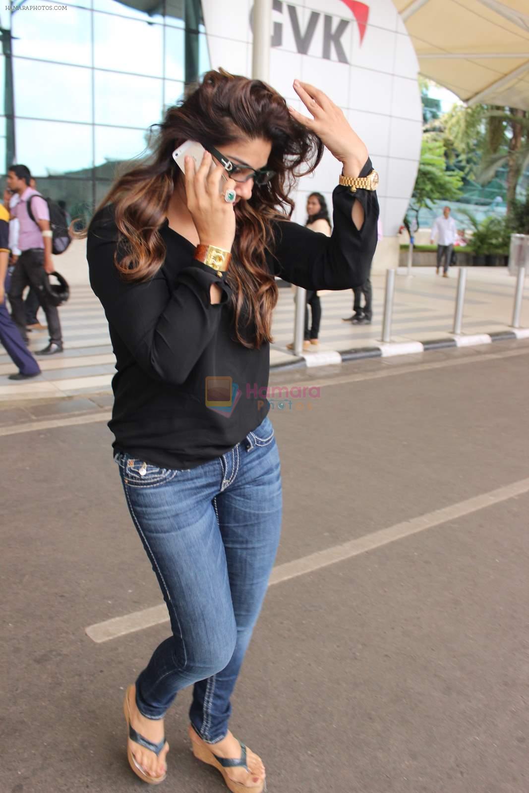 Raveena Tandon snapped at Mumbai airport on 3rd Aug 2015