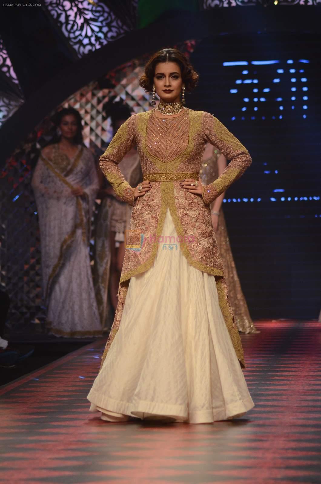 Dia Mirza walk the ramp for IIJW 2015 Day 3 on 5th Aug 2015
