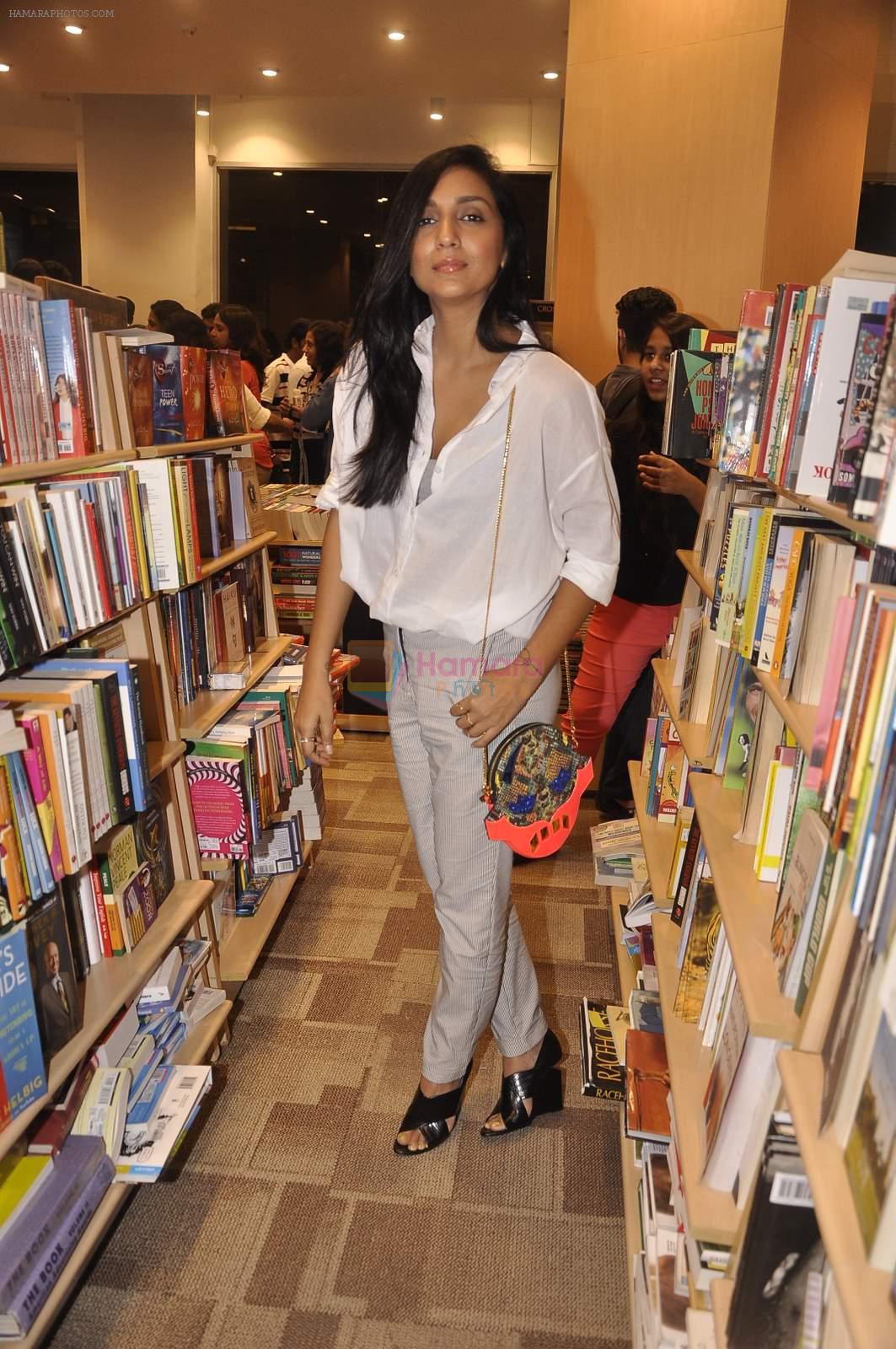 Shweta Salve at Namrata Purohit's The Lazy Girl's Guide to Being Fit book Launch in crossword Kemps Corner on 5th Aug 2015