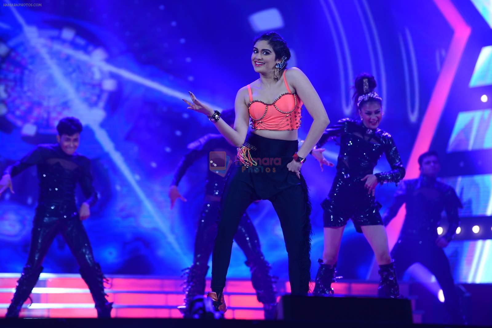 Adah Sharma at Micromax SIIMA AWARDS 2015 RED CARPET DAY2 on 6th Aug 2015