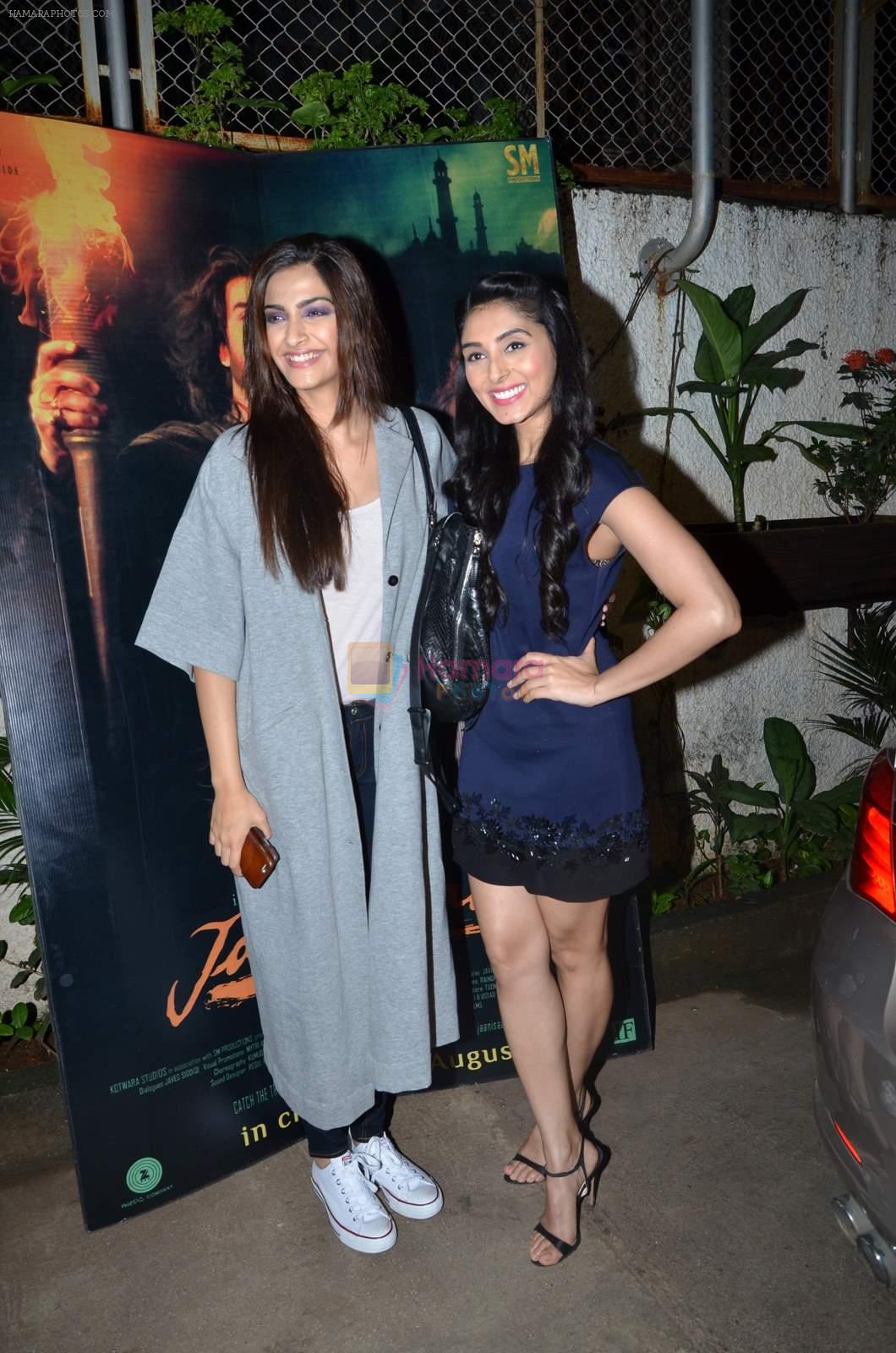 Sonam Kapoor, Pernia Qureshi at Jaanisaar Screening in Sunny Super Sound on 6th Aug 2015