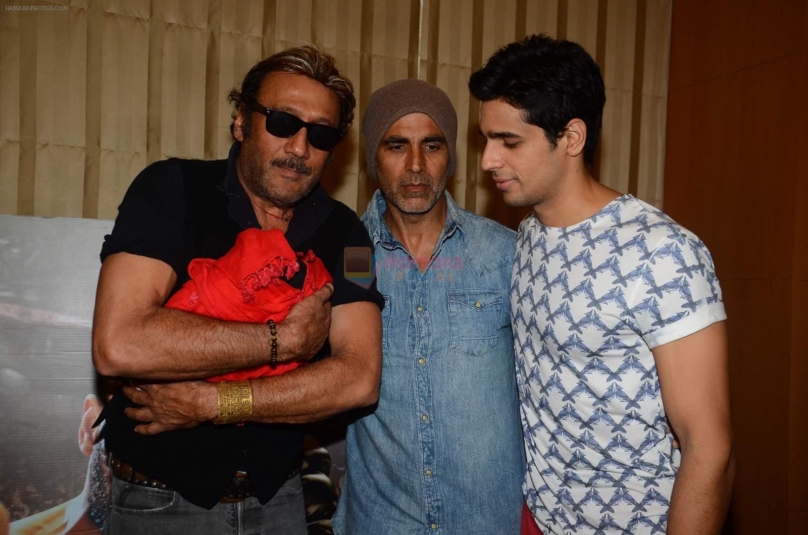 Akshay Kumar, Sidharth Malhotra, Jackie Shroff at Brothers promotion on 7th Aug 2015