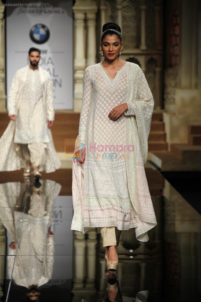 Model walks for abu jani sandeep khosla show in delhi on 7th Aug 2015