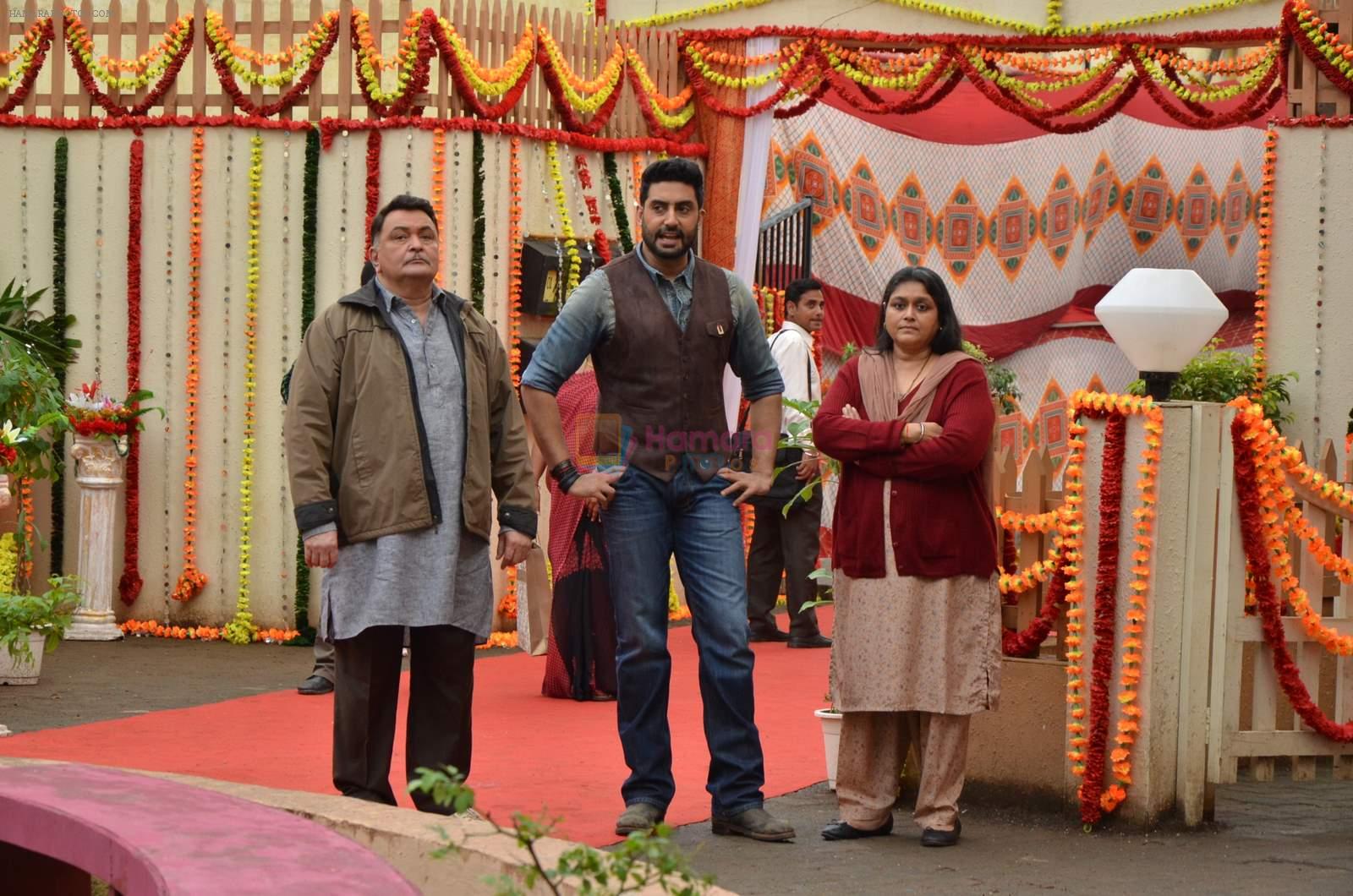 Abhishek Bachchan and Rishi Kapoor, Supriya Pathak on the sets of Sab Tv's Bade Door Se Aye Hain on 8th Aug 2015