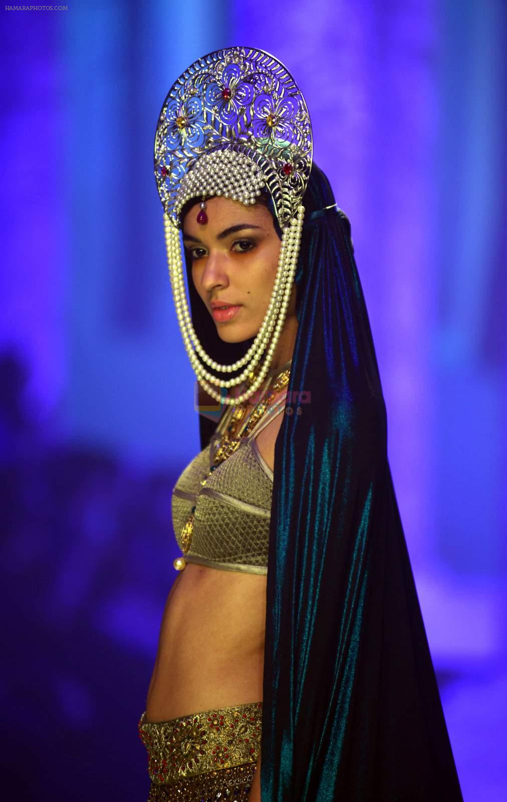 Model walk the ramp for JJ Valaya show at India Bridal week on 9th Aug 2015