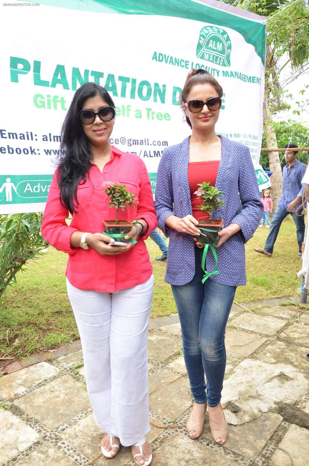 Sakshi Tanwar, Monica Bedi at tree plantation event in Malad on 9th Aug 2015