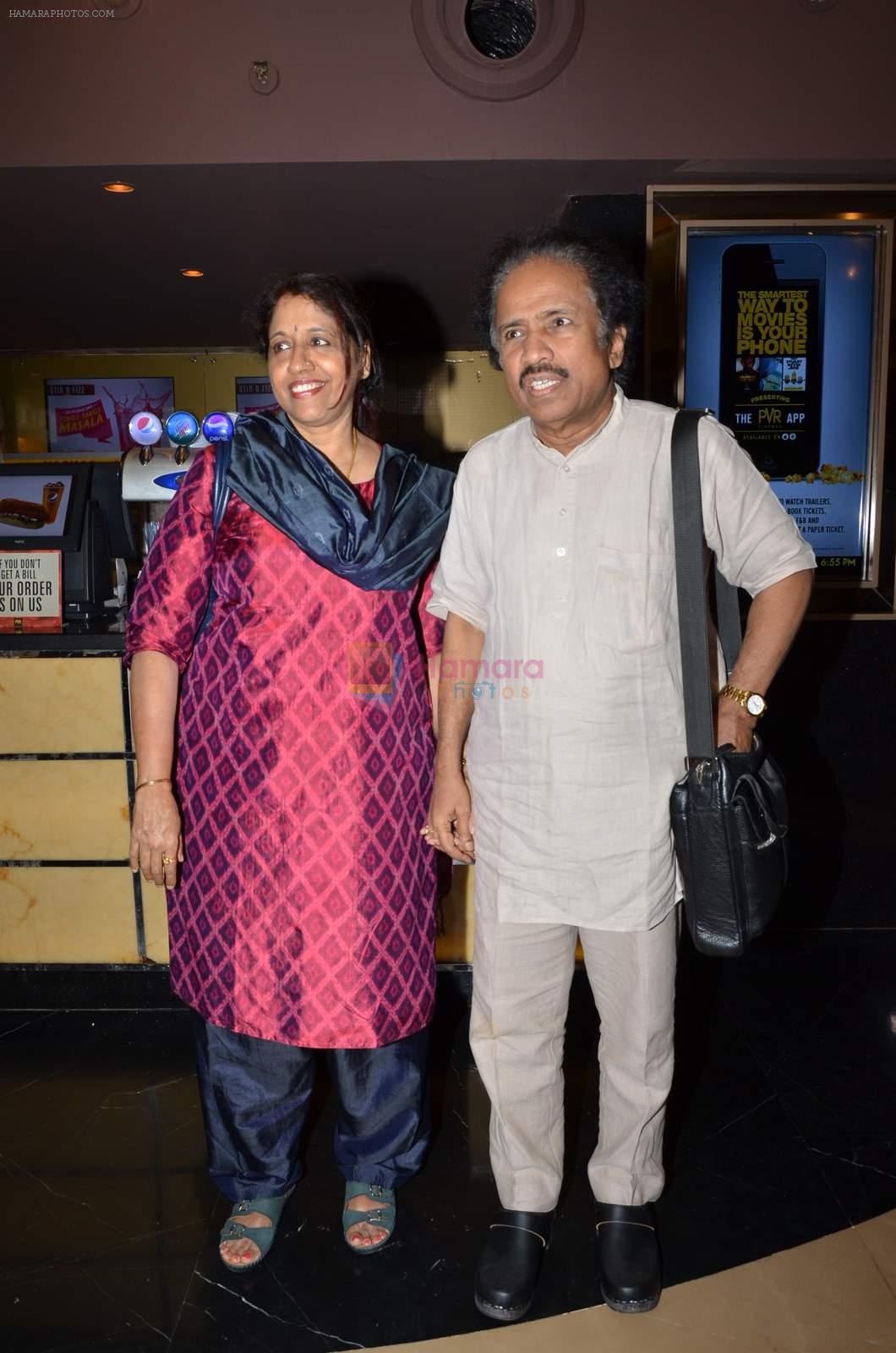 Kavita Krishnamurthy, L. Subramaniam at Gour Hari Dastaan book launch in Mumbai  on 10th Aug 2015