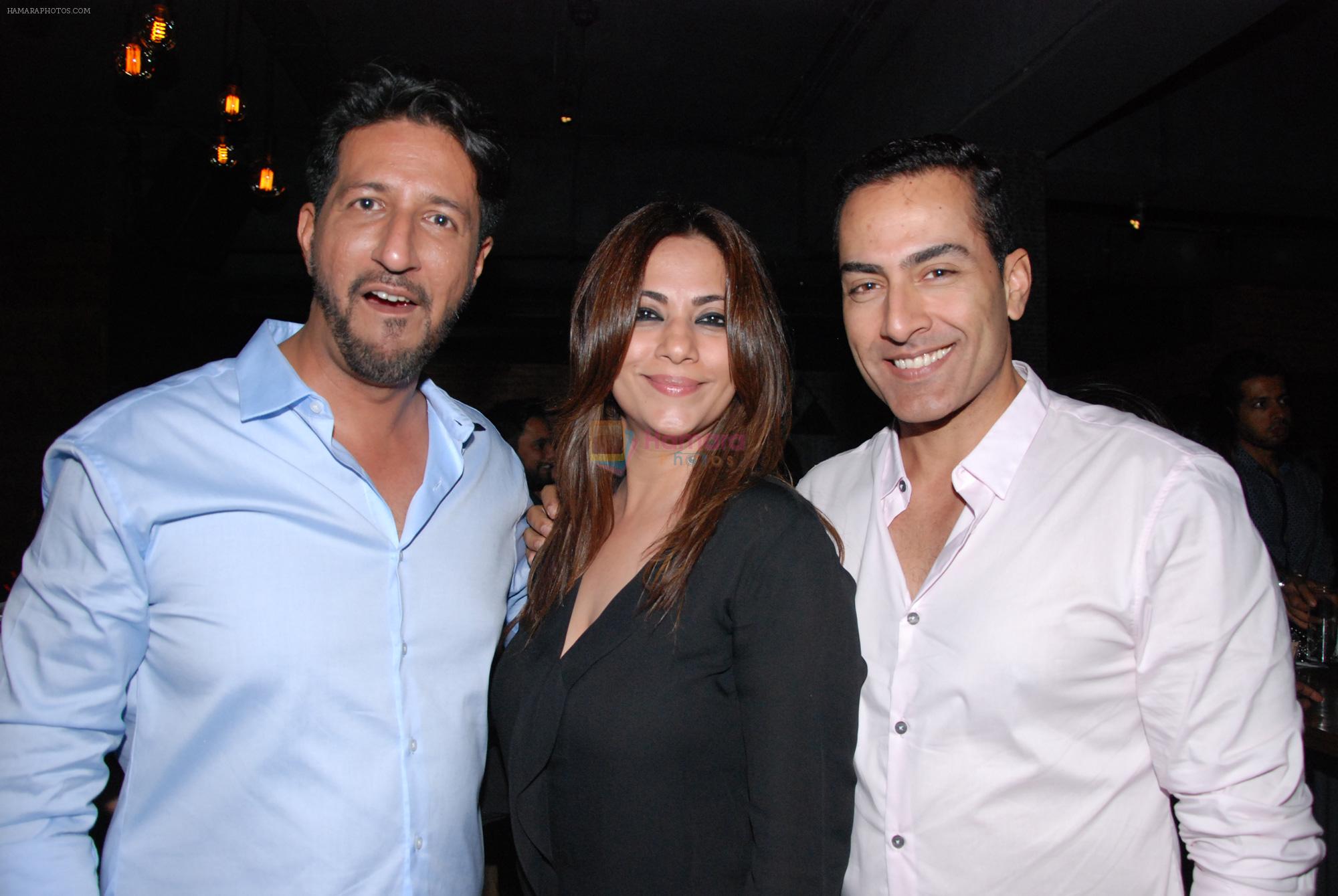 Sulaiman Merchant and wife with sudhanshu pandey at Harry's Bar & cafe