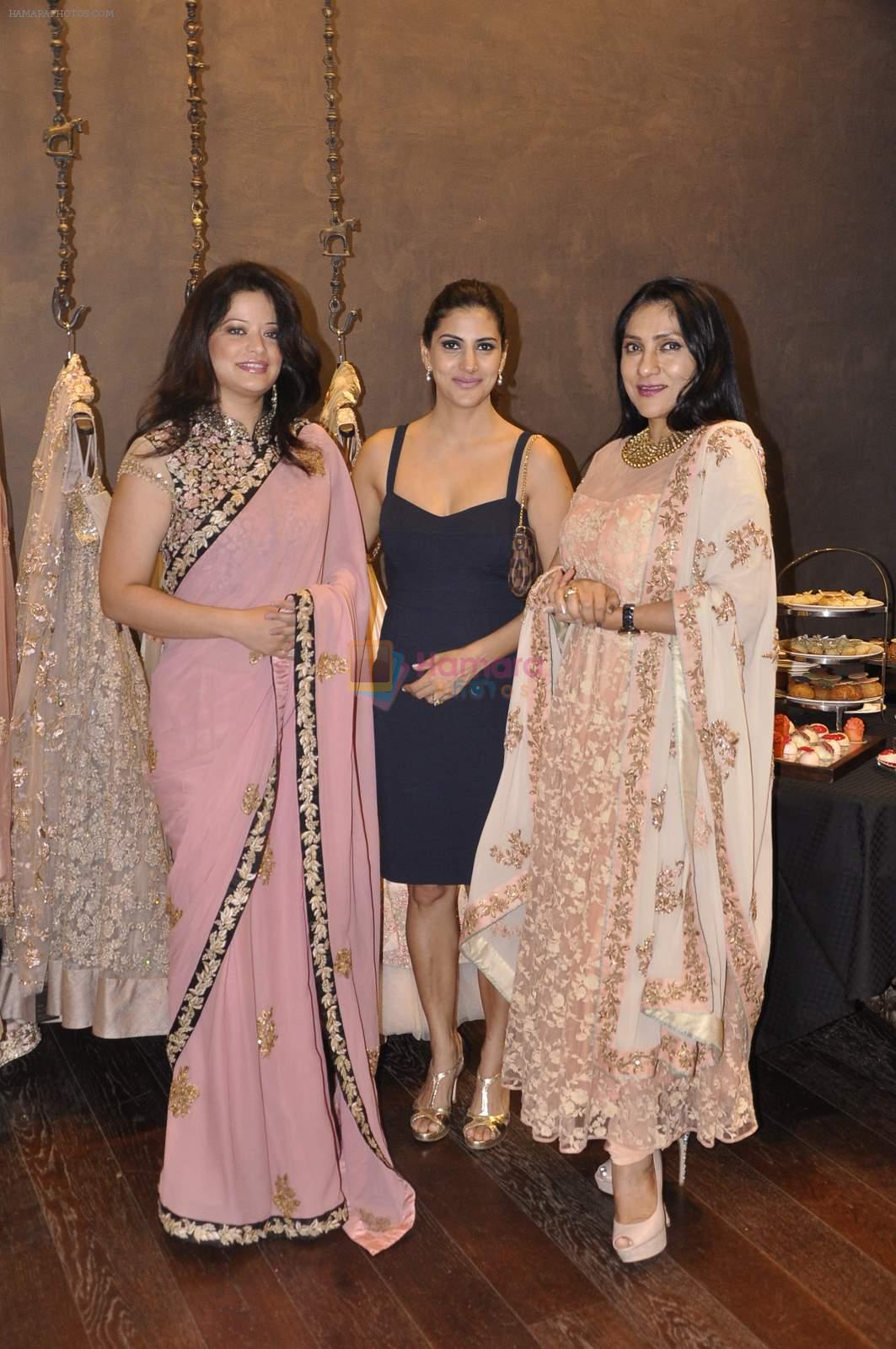 Aarti Surendranath at Shyamal Bhumika's new wedding line launch in Kemp's Corner on 13th Aug 2015