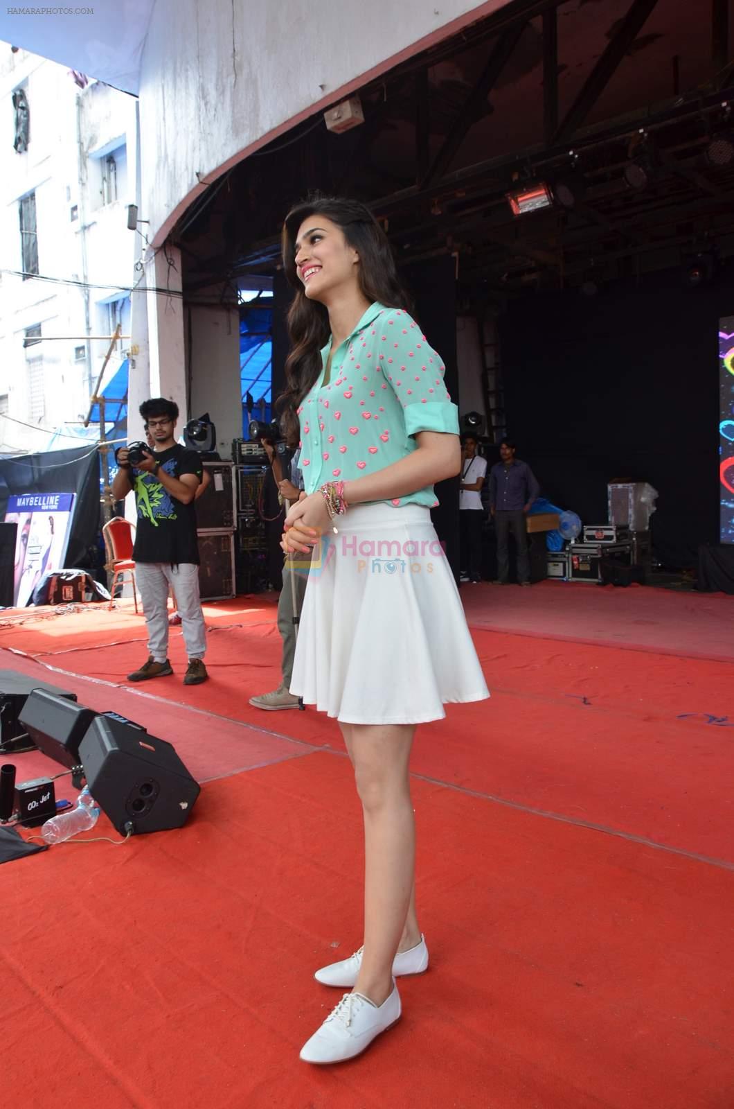Kriti Sanon at Umang College fest in Parle, Mumbai on 16th Aug 2015