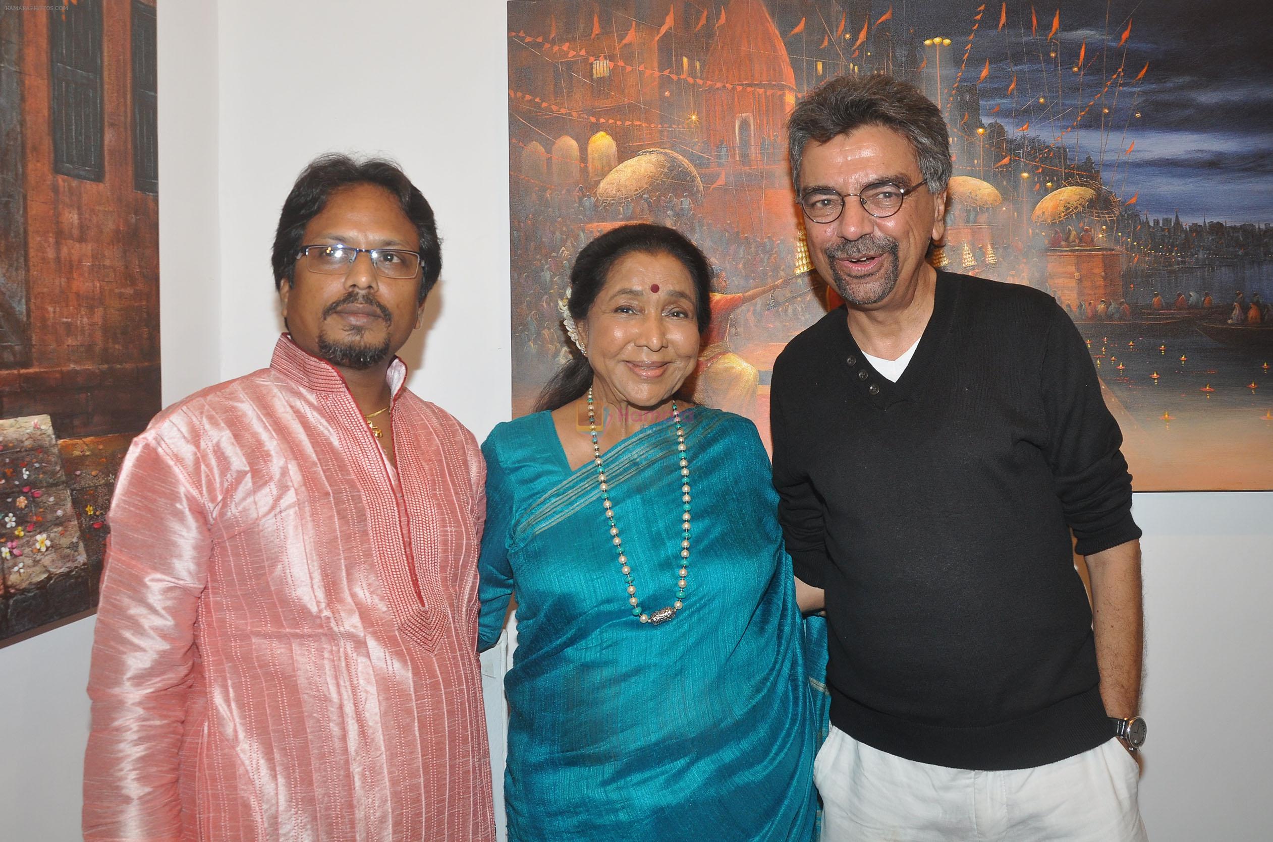 Paramesh Paul, Asha Bhosle and Khaled Mohammed at Paramesh's art show inauguration at Jehangir Art Gallery