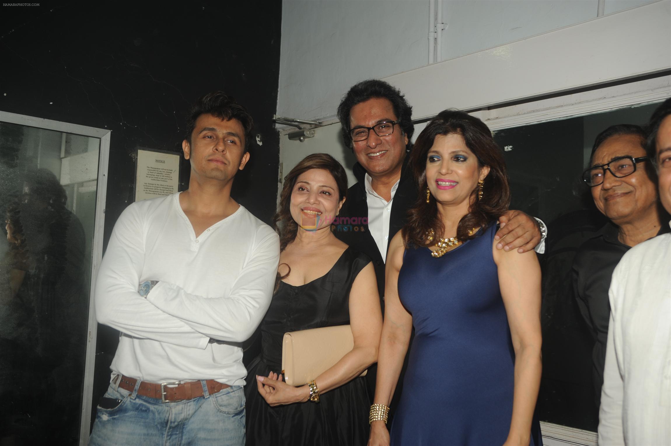 Sonu Nigam at Talat Aziz's musical show Yeh Shaam Mastani in Mumbai on 20th Aug 2015